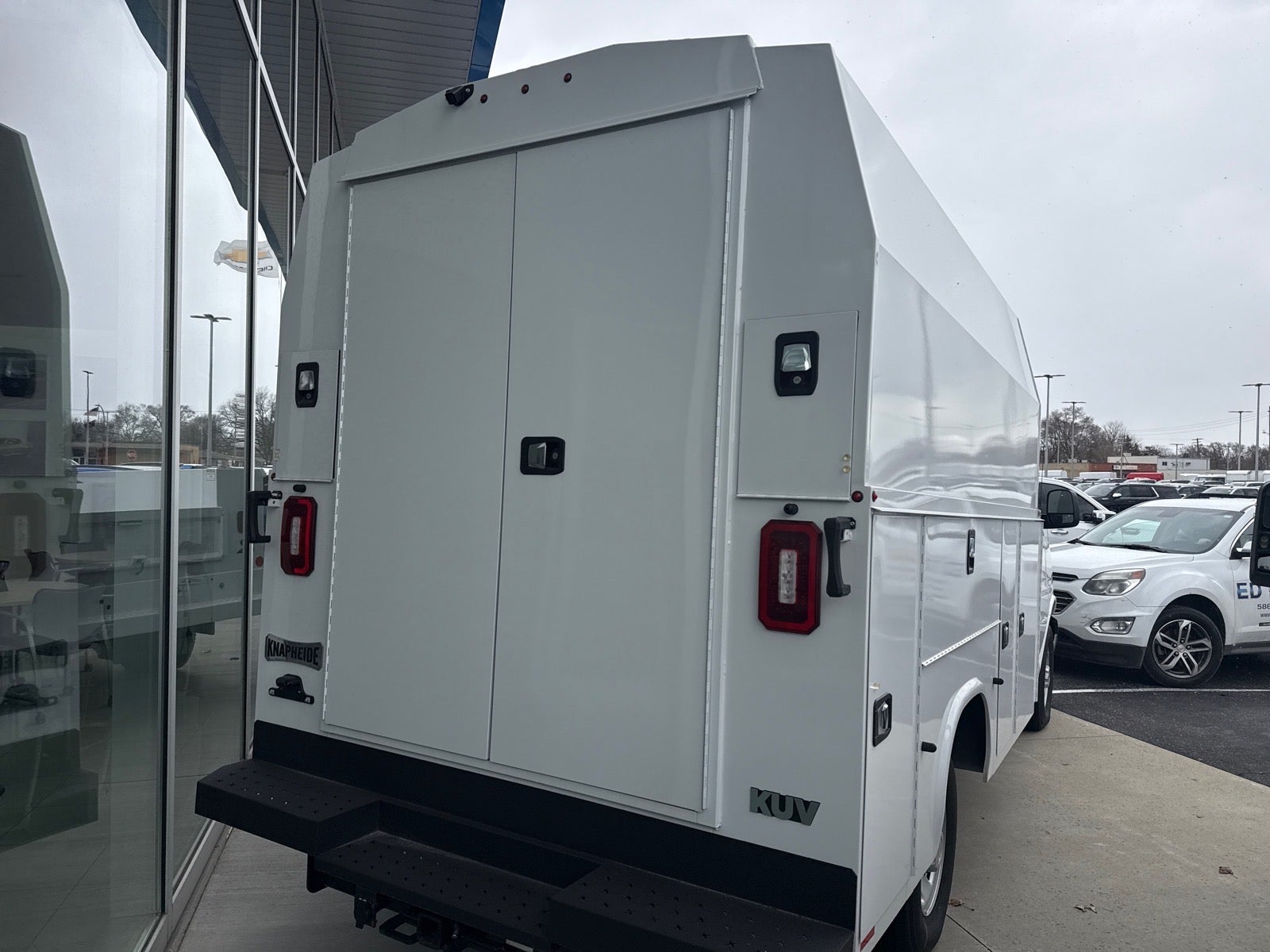 2025 Chevrolet Express Cutaway 3500 1WT