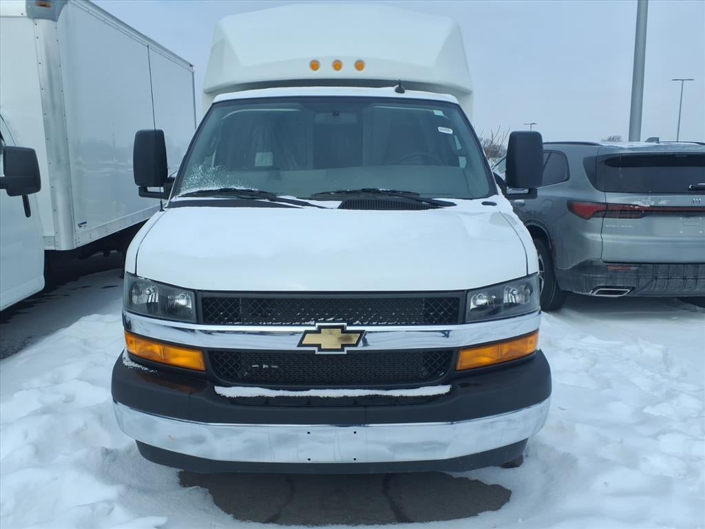 2024 Chevrolet Express Cutaway 3500 1WT