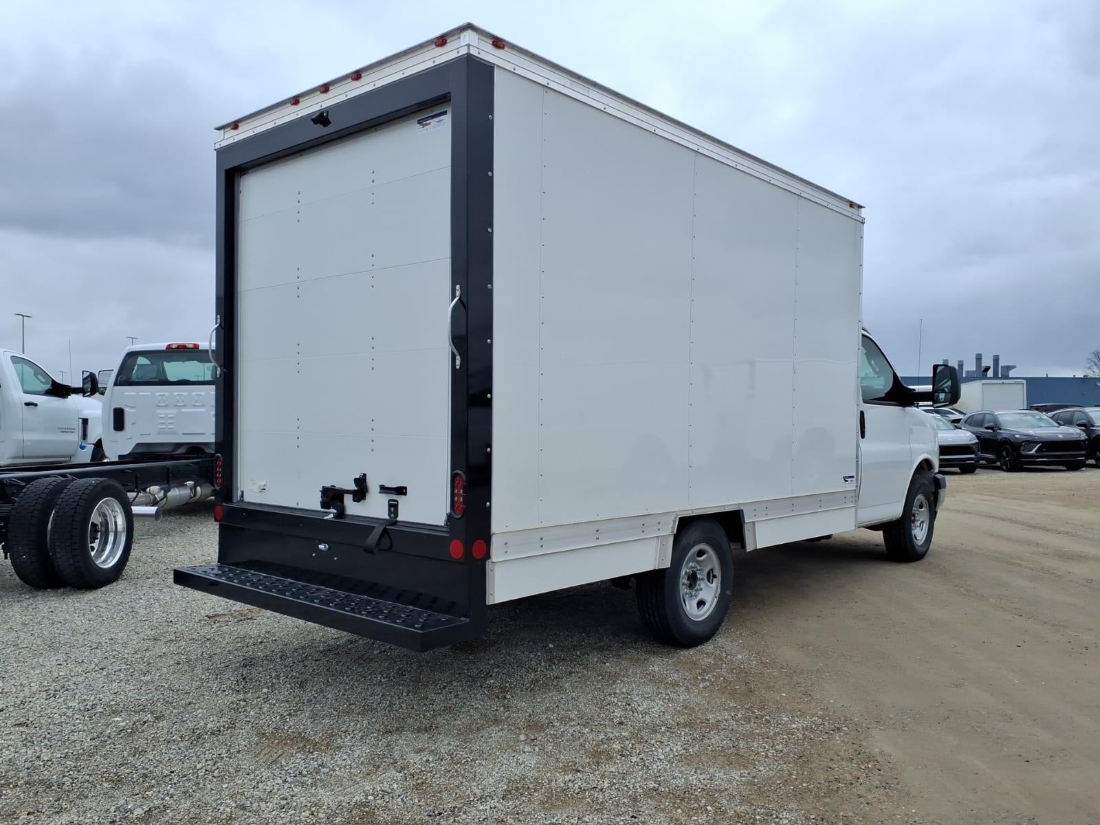 2025 Chevrolet Express Cutaway 3500 1WT