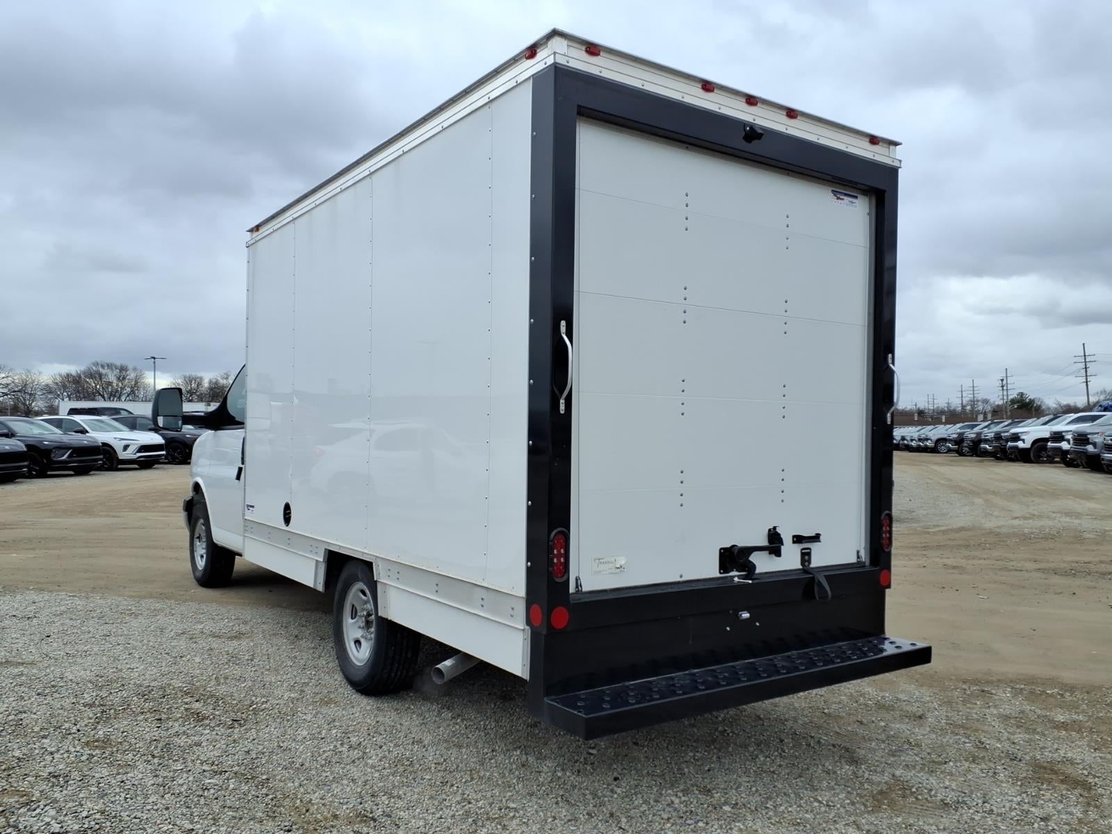 2025 Chevrolet Express Cutaway 3500 1WT