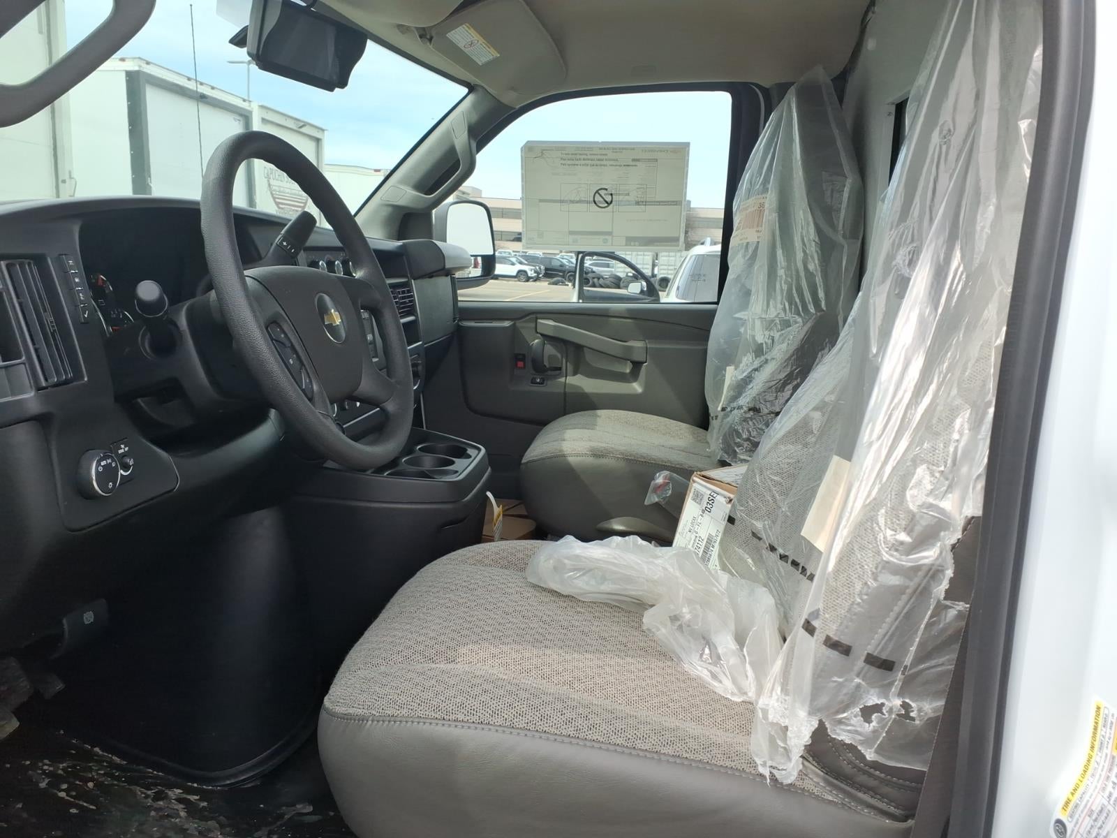 2025 Chevrolet Express Cutaway 3500 1WT