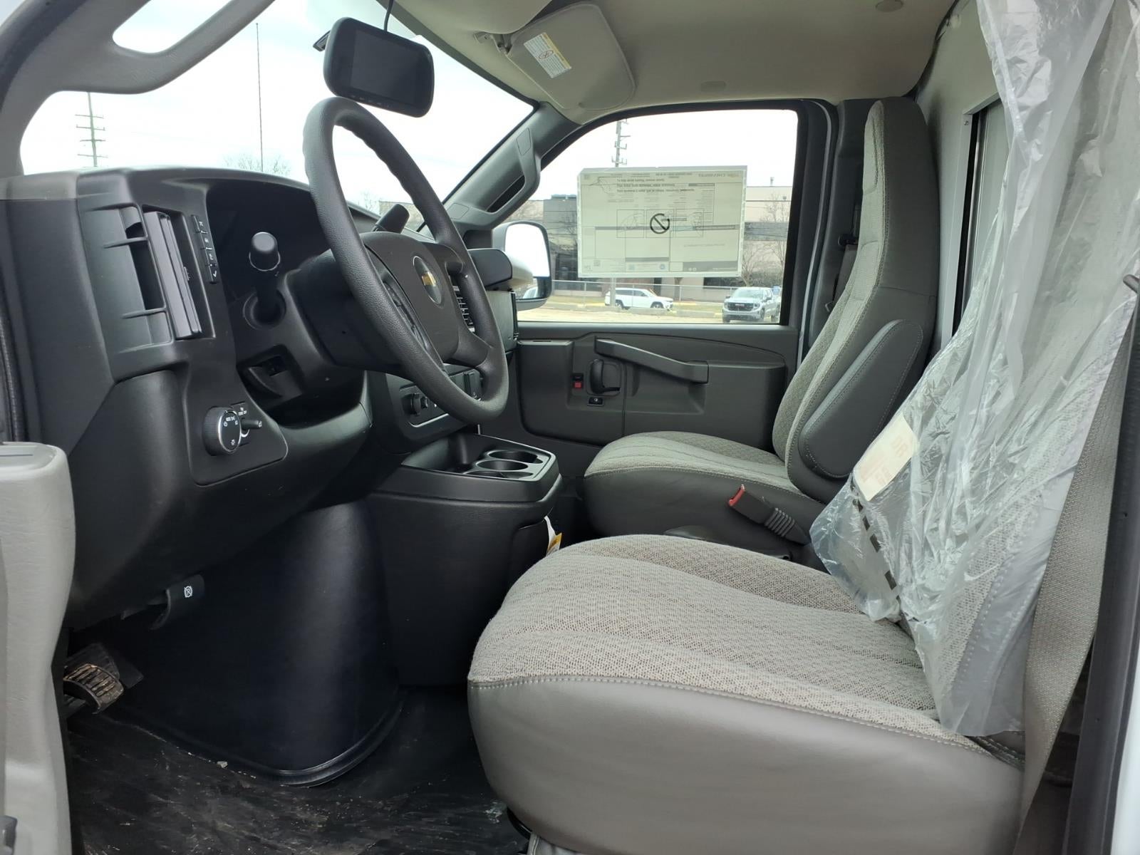 2025 Chevrolet Express Cutaway 3500 1WT