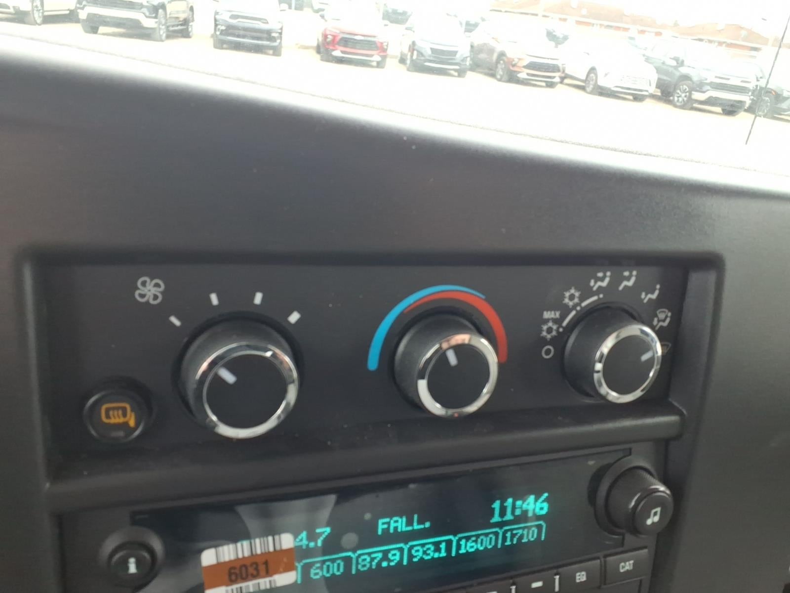 2025 Chevrolet Express Cutaway 3500 1WT