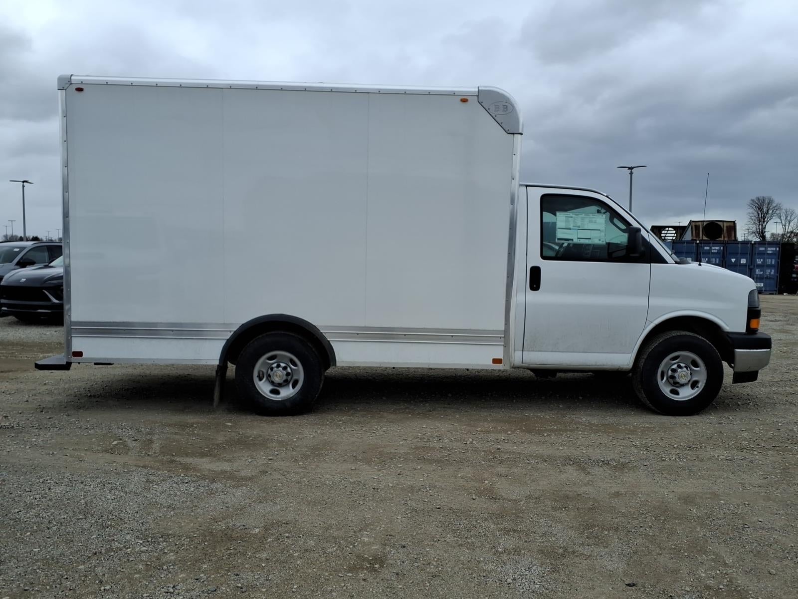2025 Chevrolet Express Cutaway 3500 1WT