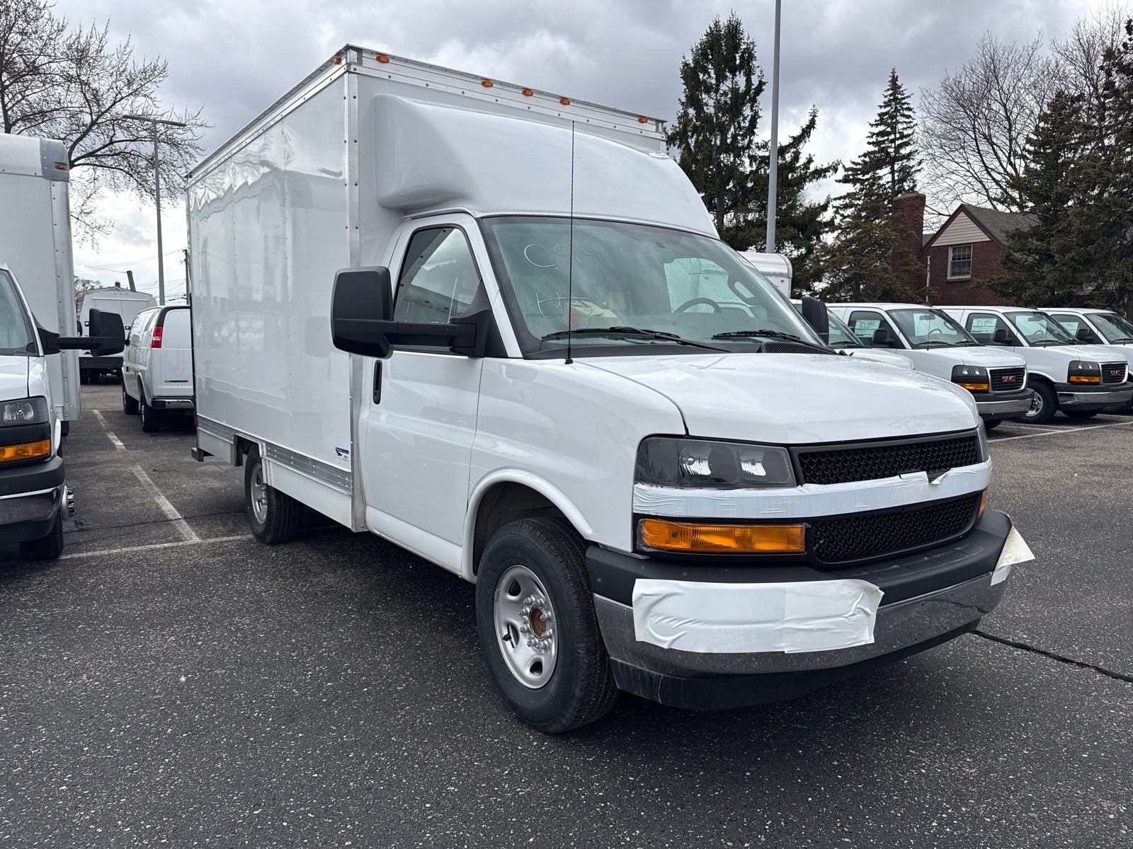 2025 Chevrolet Express Cutaway 3500 1WT