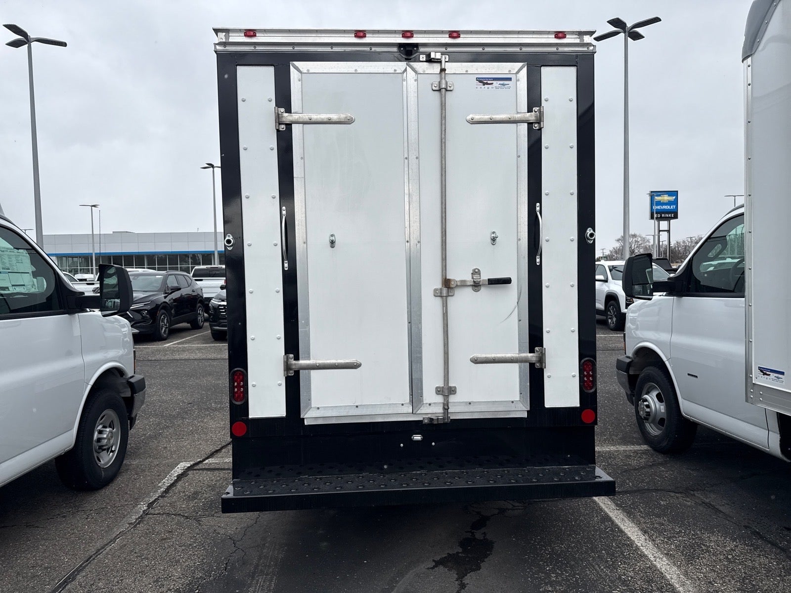 2025 Chevrolet Express Cutaway 3500 1WT