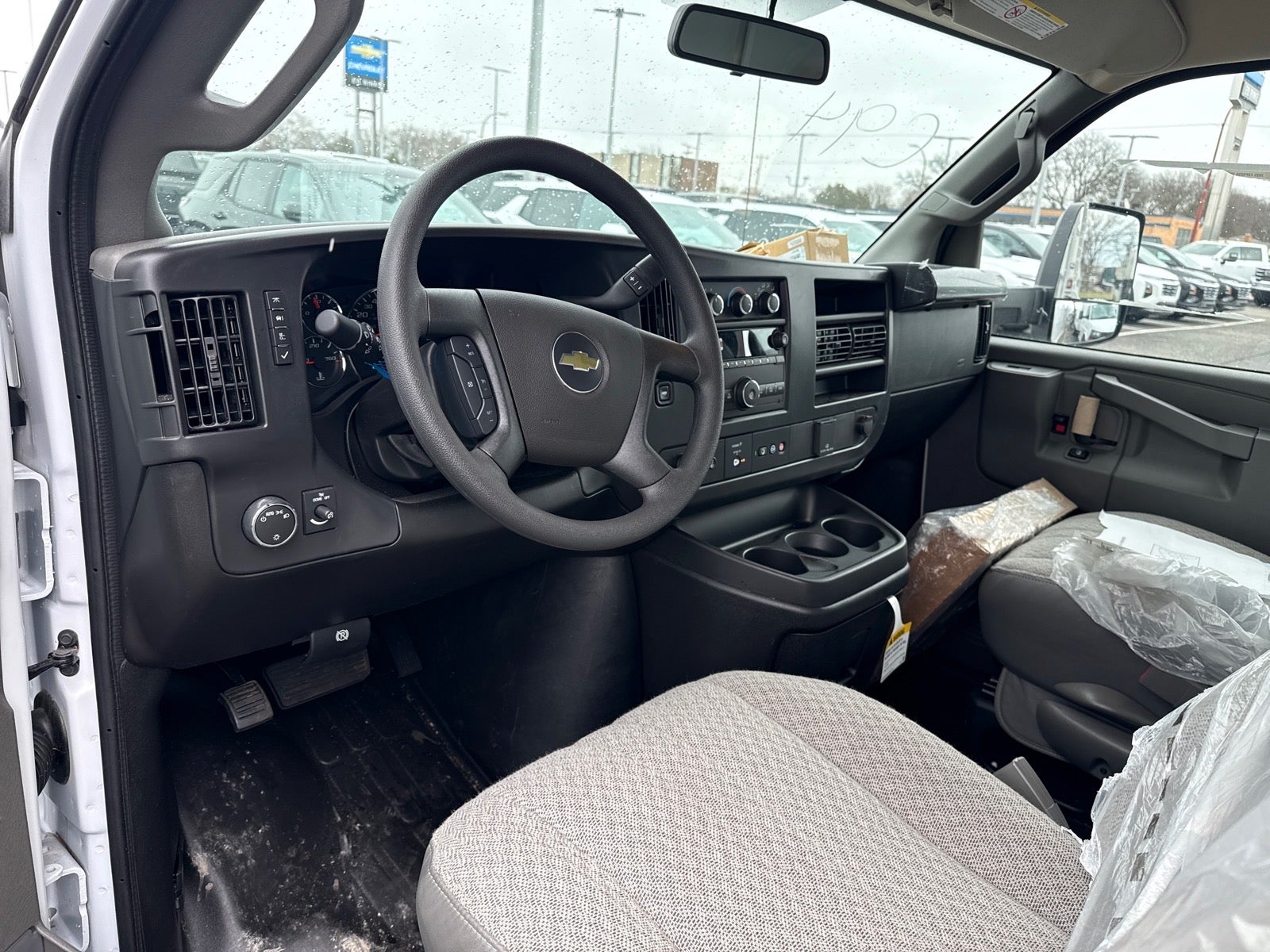 2025 Chevrolet Express Cutaway 3500 1WT