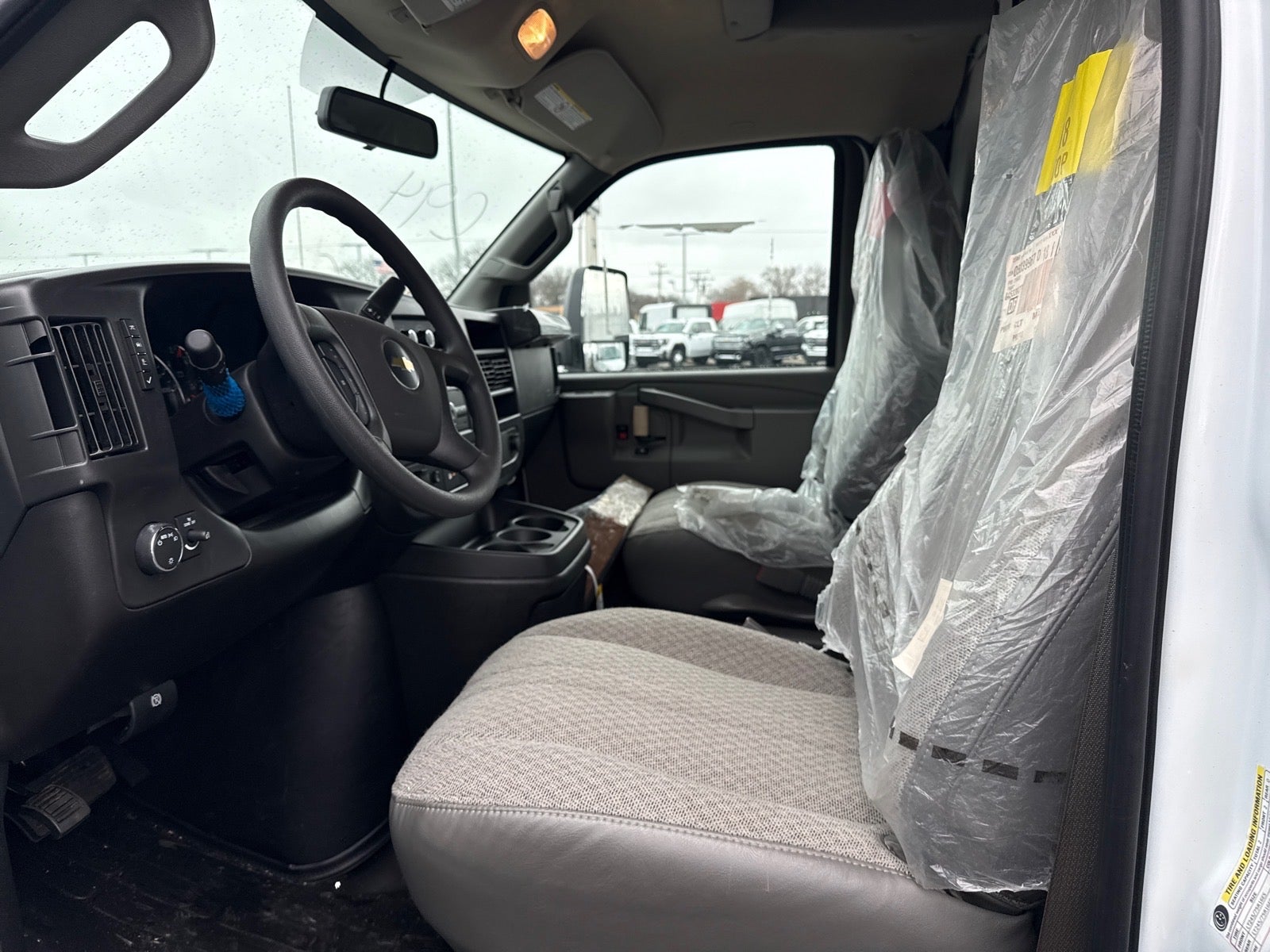 2025 Chevrolet Express Cutaway 3500 1WT