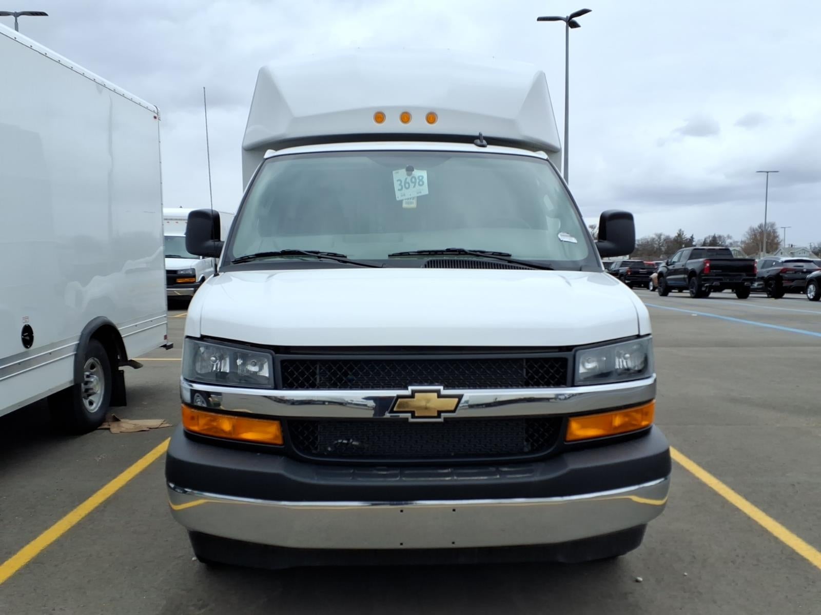 2024 Chevrolet Express Cutaway 3500 1WT