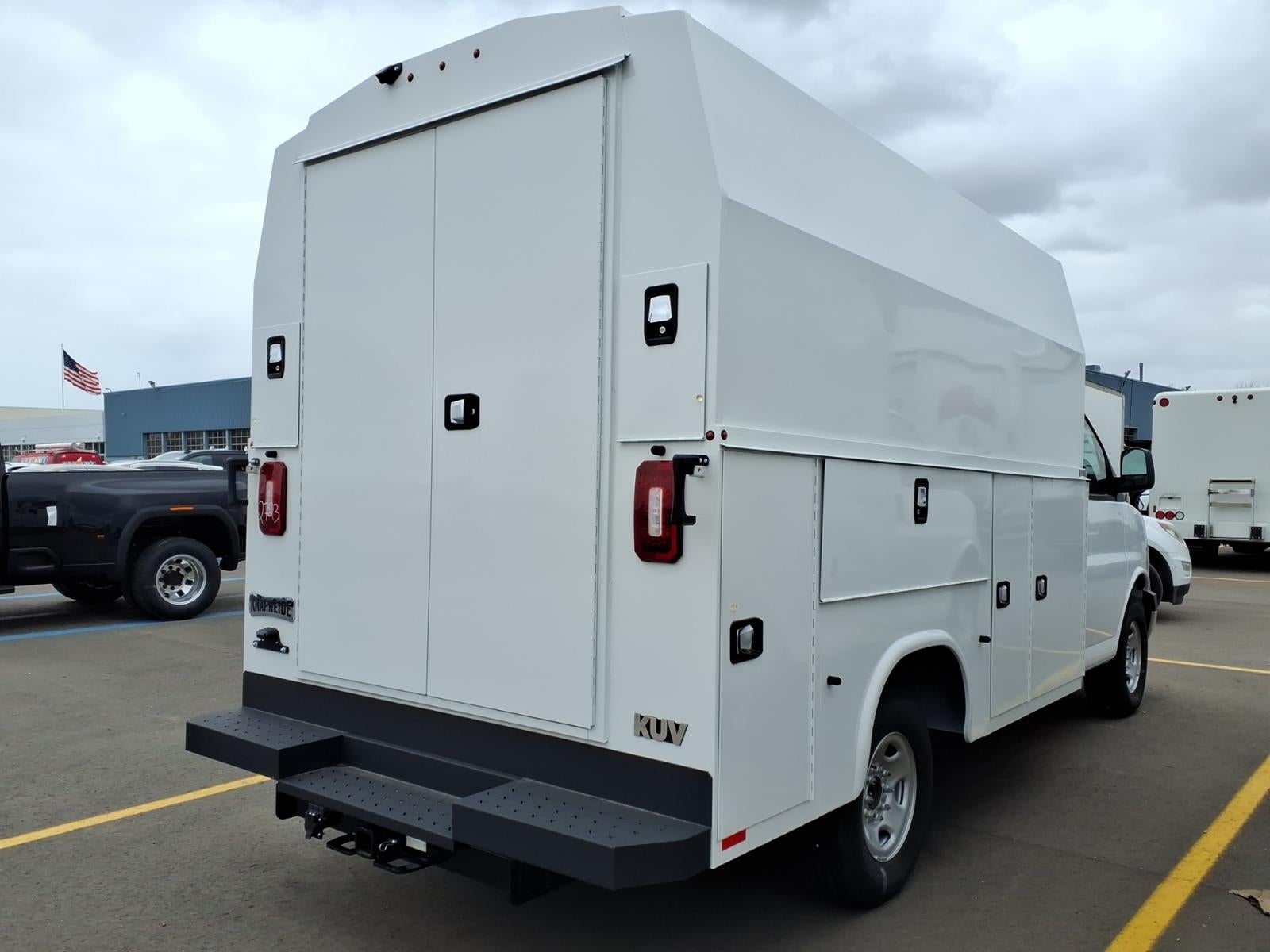 2024 Chevrolet Express Cutaway 3500 1WT