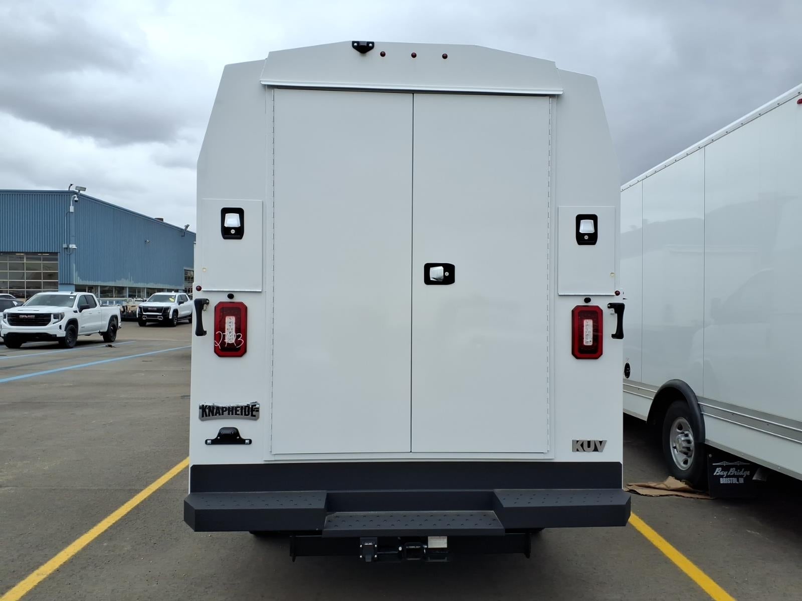 2024 Chevrolet Express Cutaway 3500 1WT