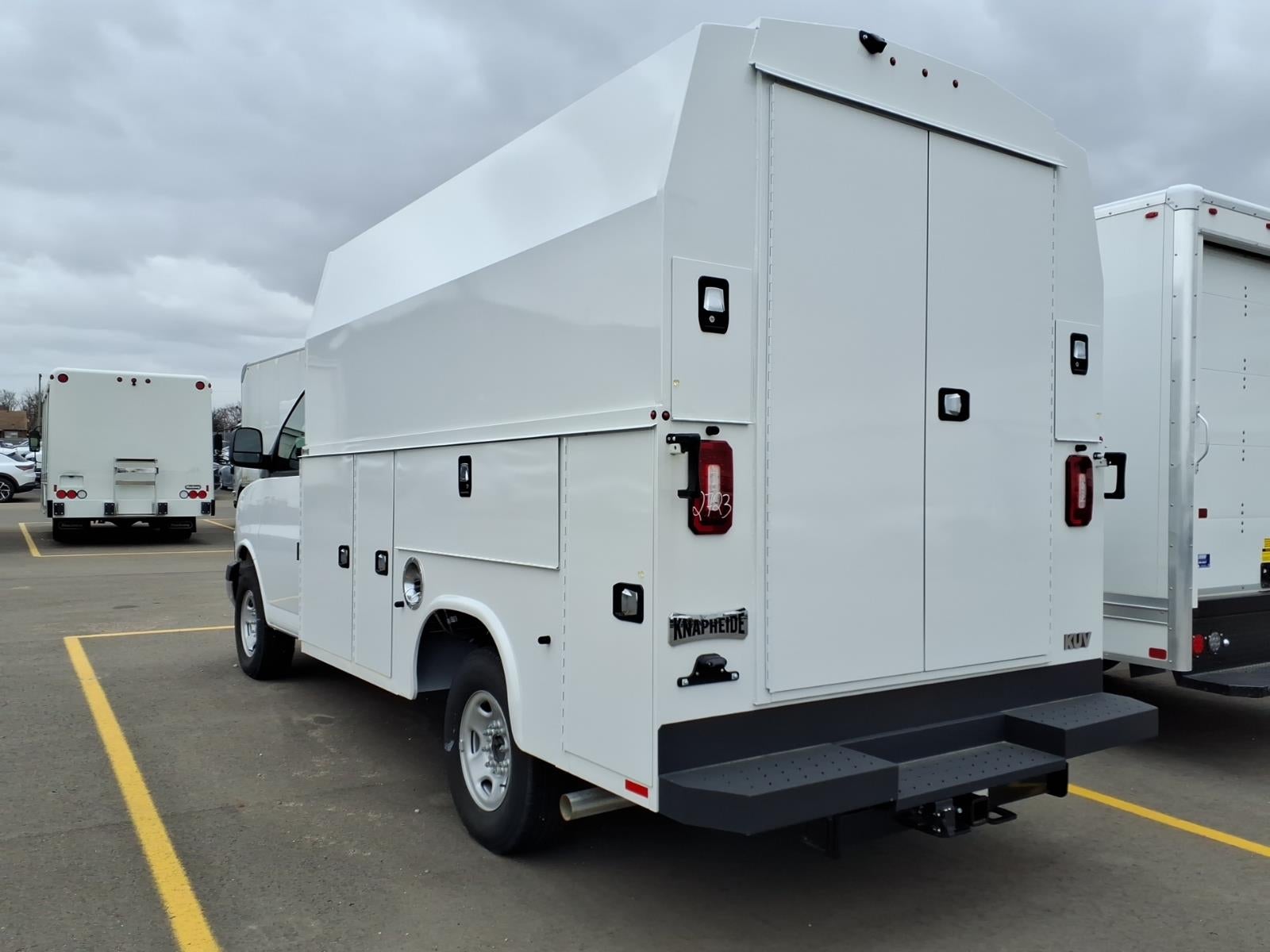 2024 Chevrolet Express Cutaway 3500 1WT