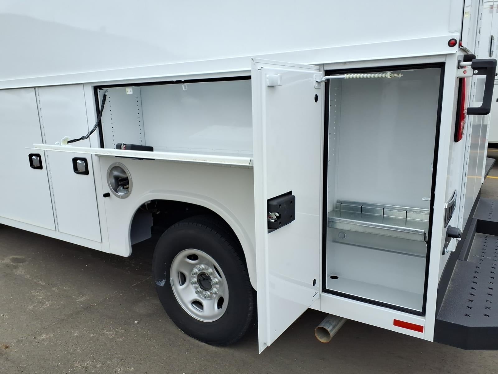 2024 Chevrolet Express Cutaway 3500 1WT