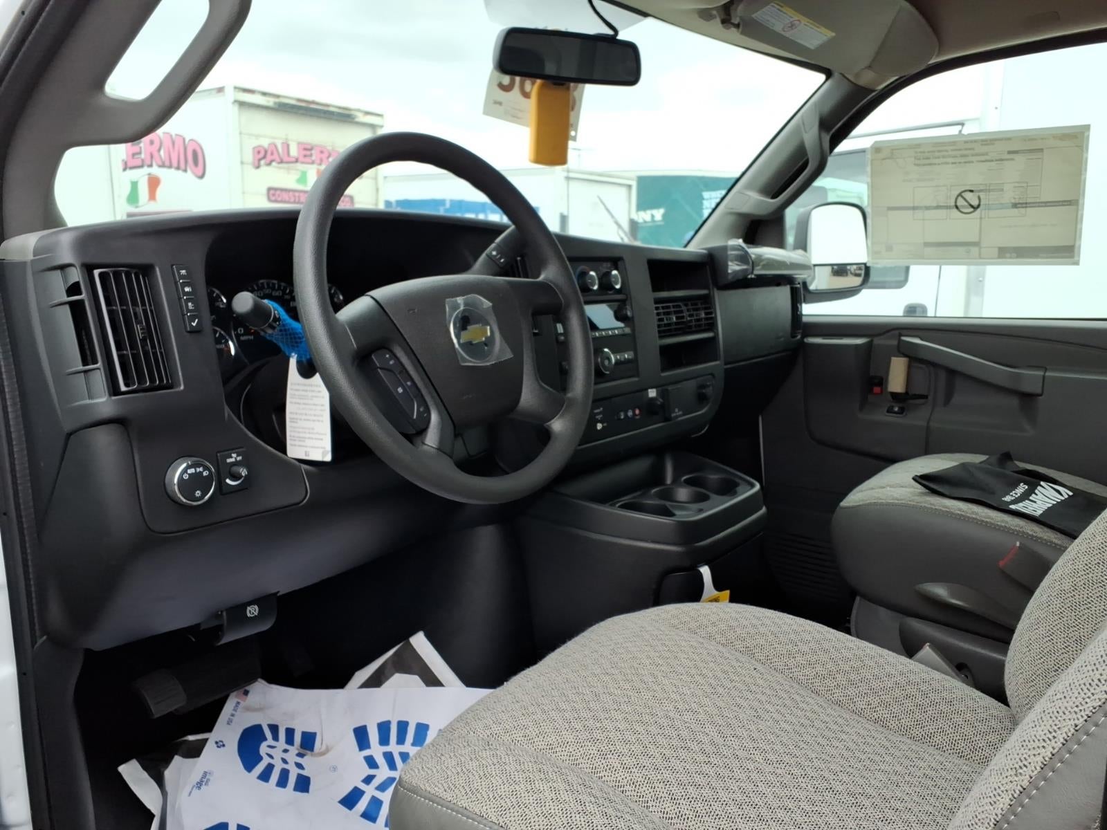 2024 Chevrolet Express Cutaway 3500 1WT