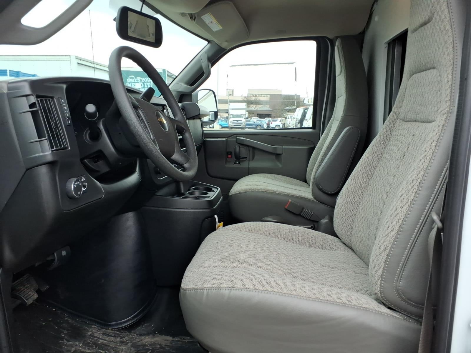 2025 Chevrolet Express Cutaway 3500 1WT