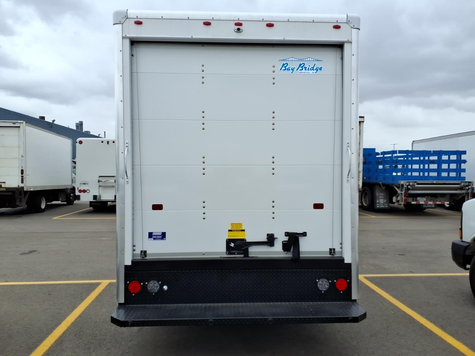 2025 Chevrolet Express Cutaway 3500 1WT