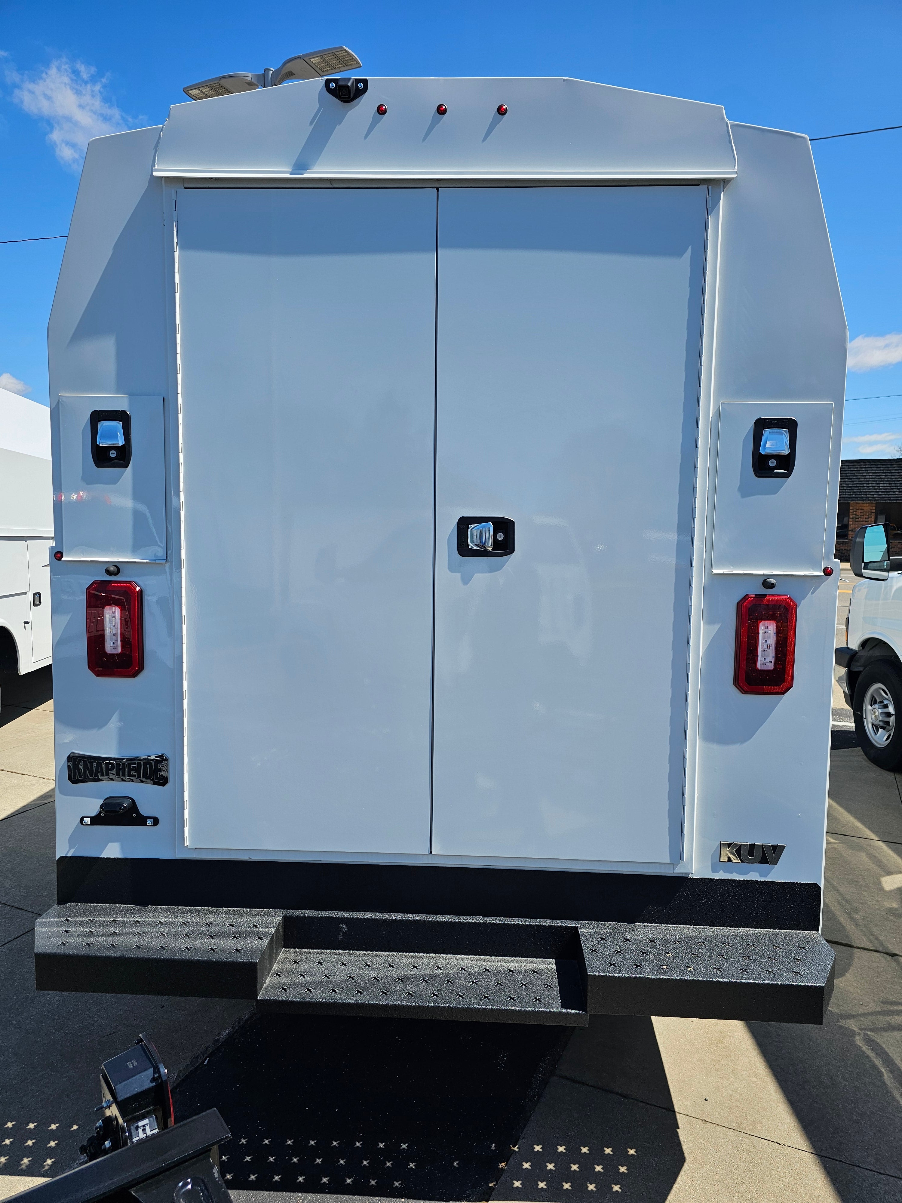 2024 Chevrolet Express Cutaway 3500 1WT