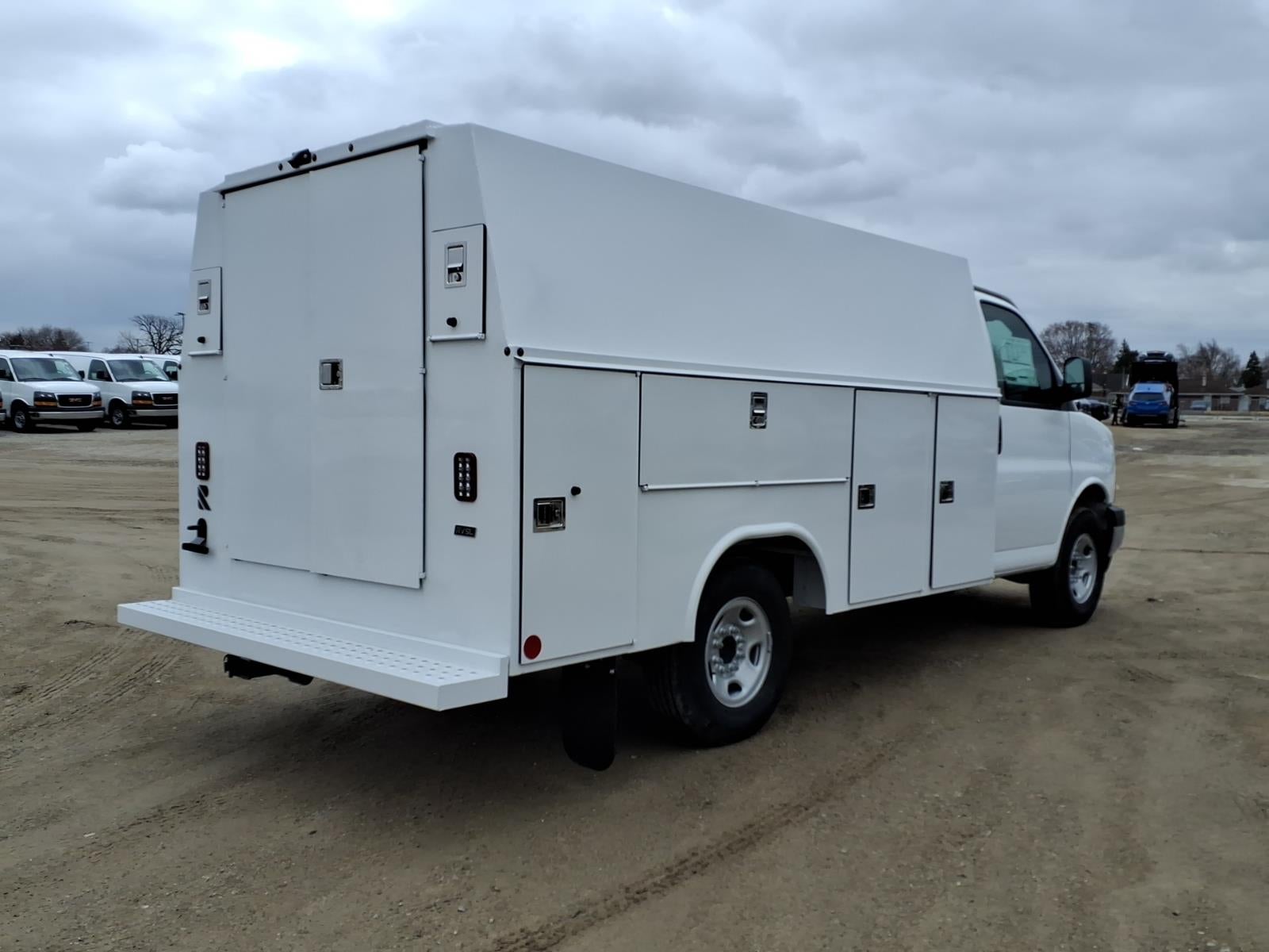 2026 Chevrolet Express Cutaway 3500 1WT