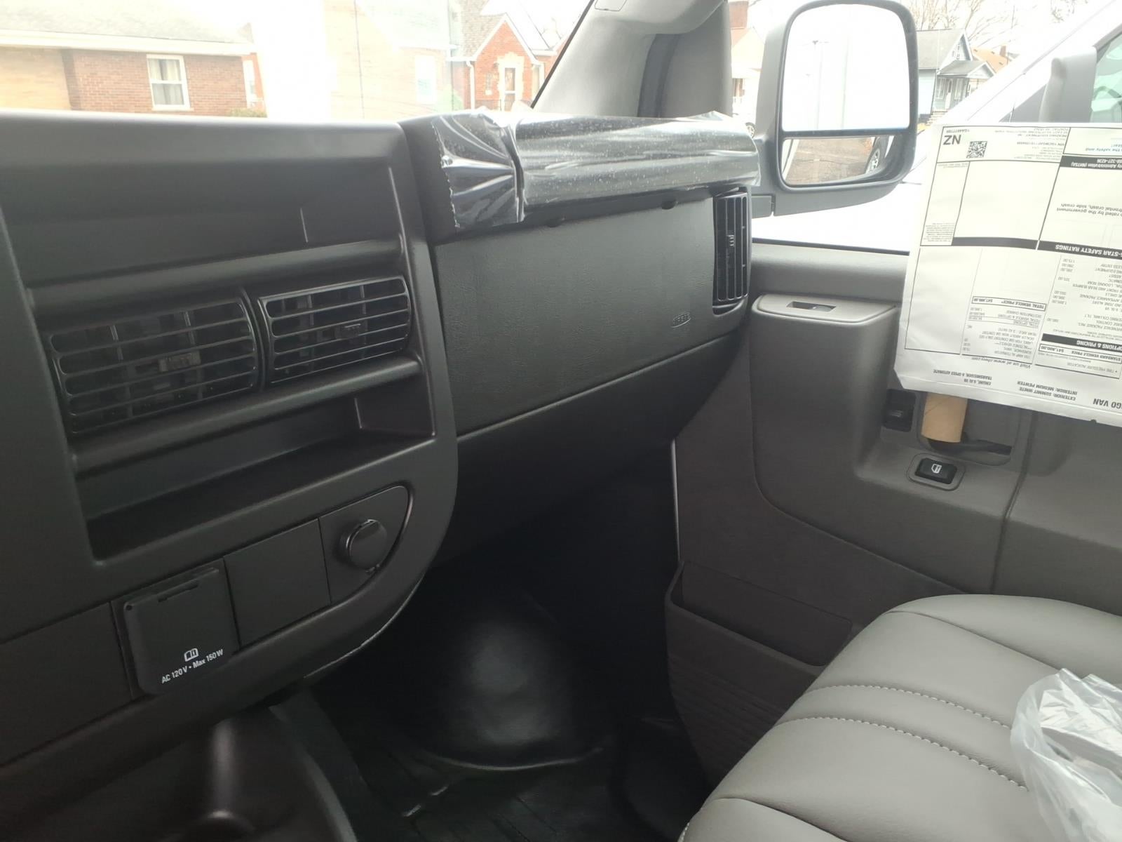 2025 Chevrolet Express Cargo WT
