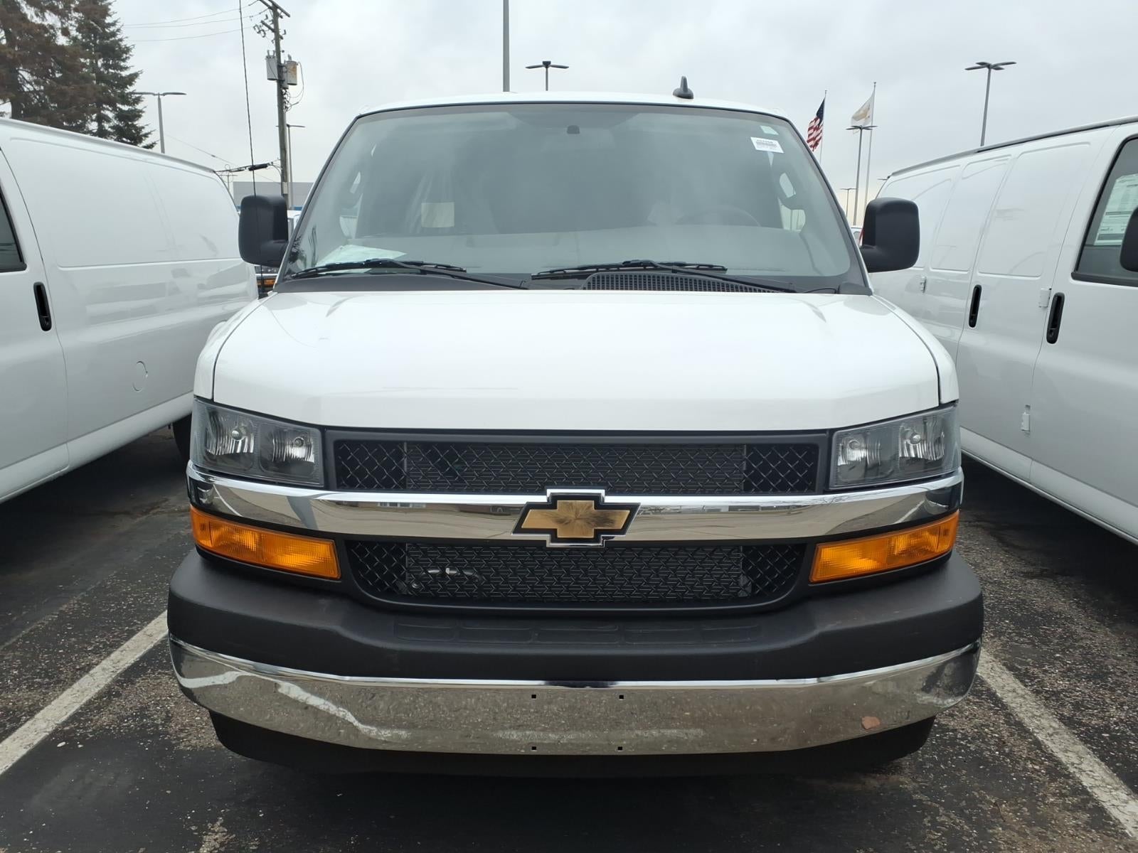 2025 Chevrolet Express Cargo WT
