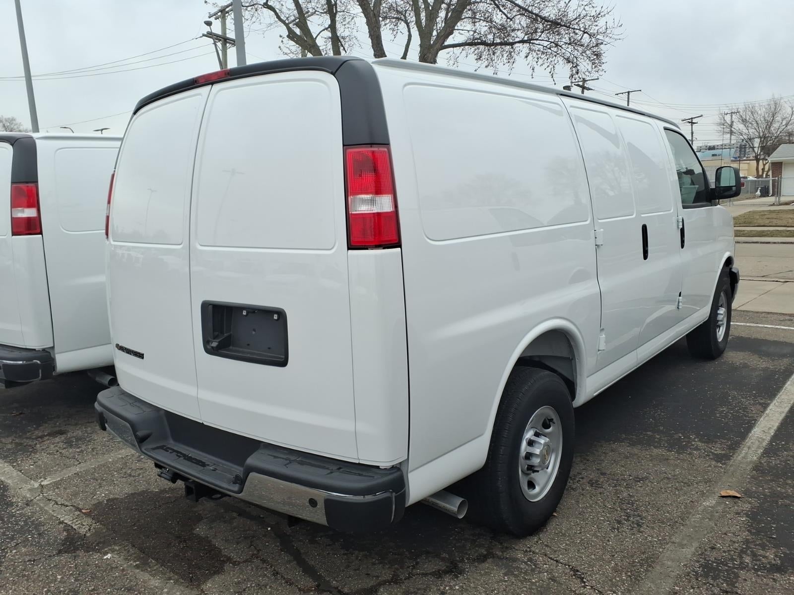 2025 Chevrolet Express Cargo WT