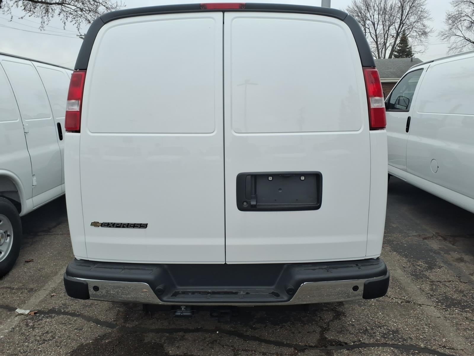 2025 Chevrolet Express Cargo WT