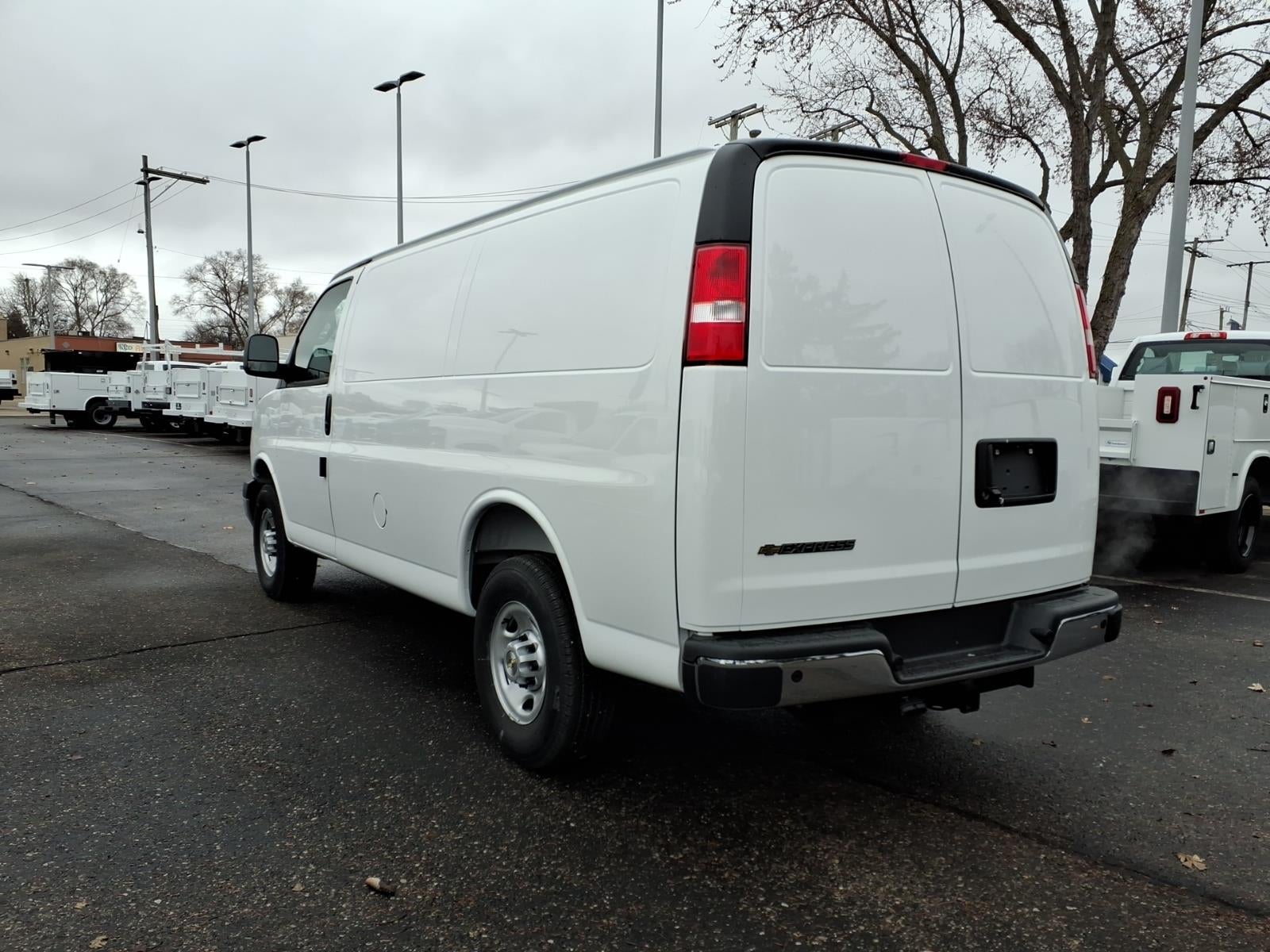 2025 Chevrolet Express Cargo WT