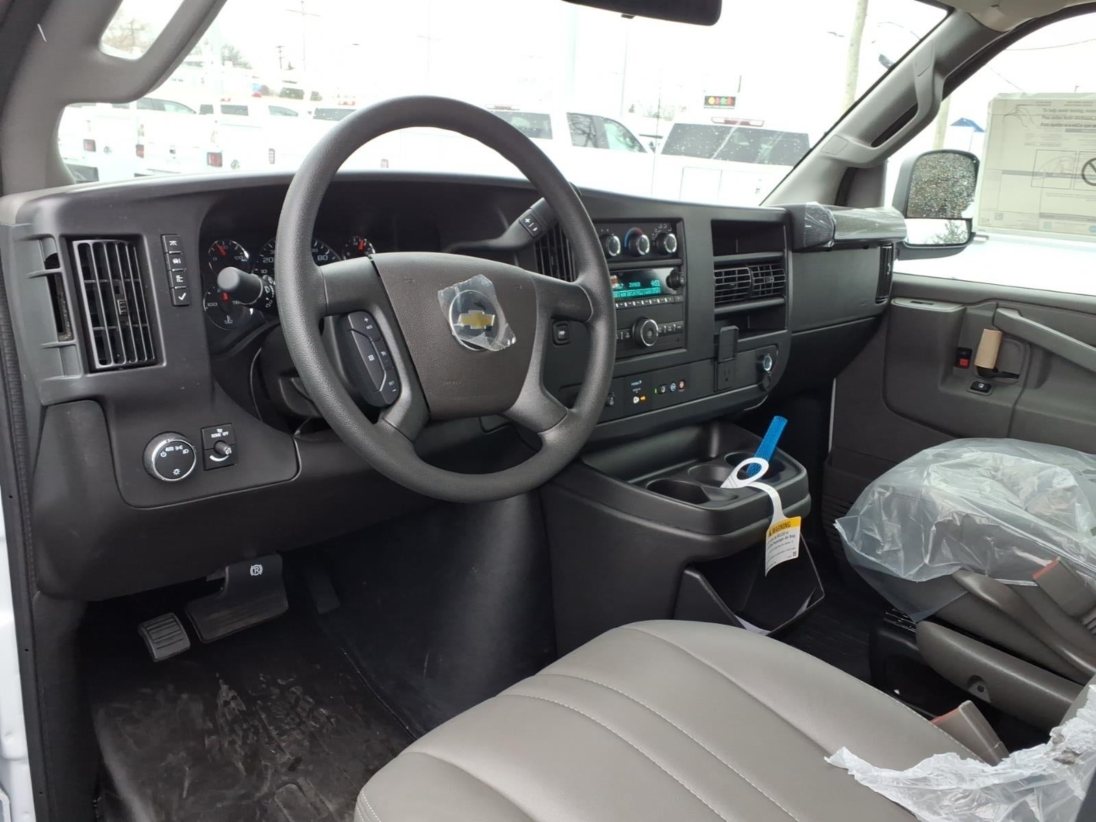 2025 Chevrolet Express Cargo WT