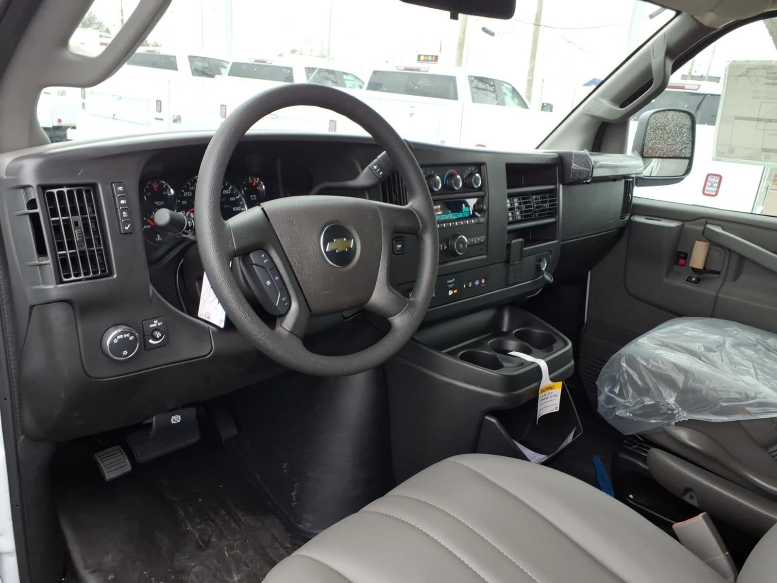 2025 Chevrolet Express Cargo WT