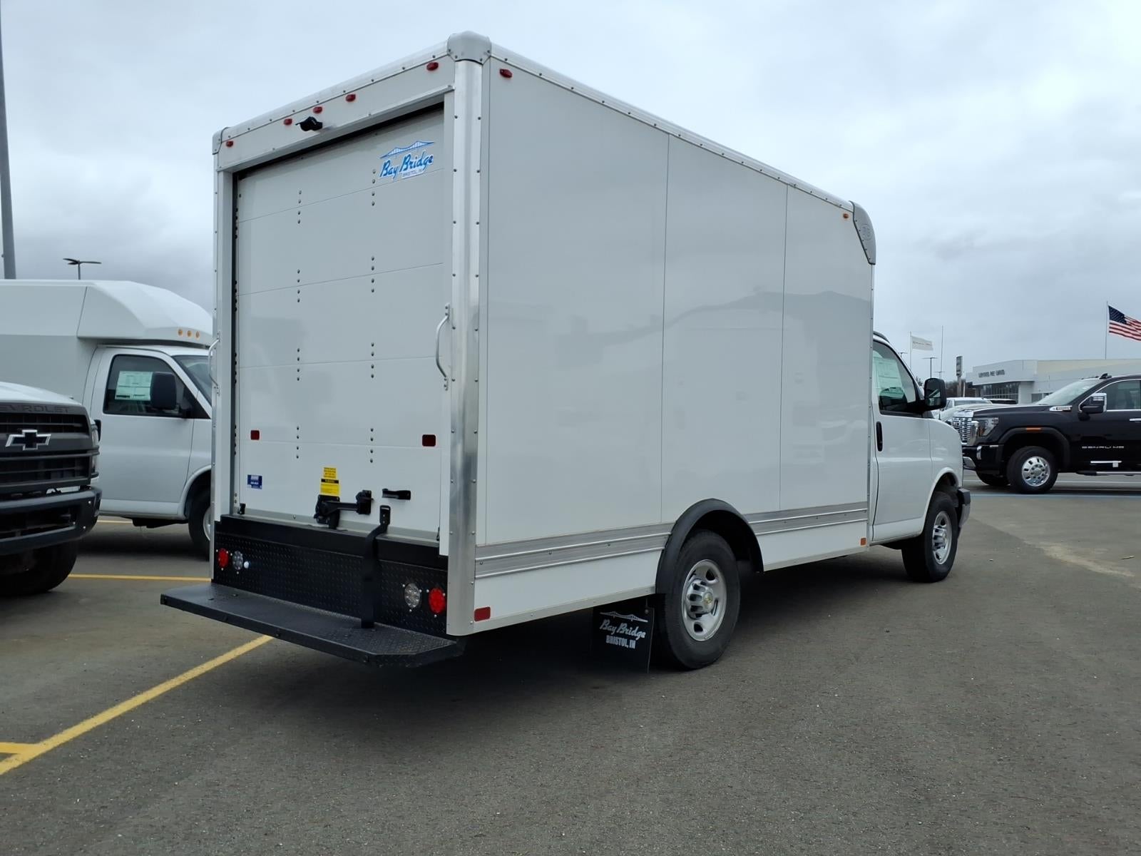 2025 Chevrolet Express Cargo WT