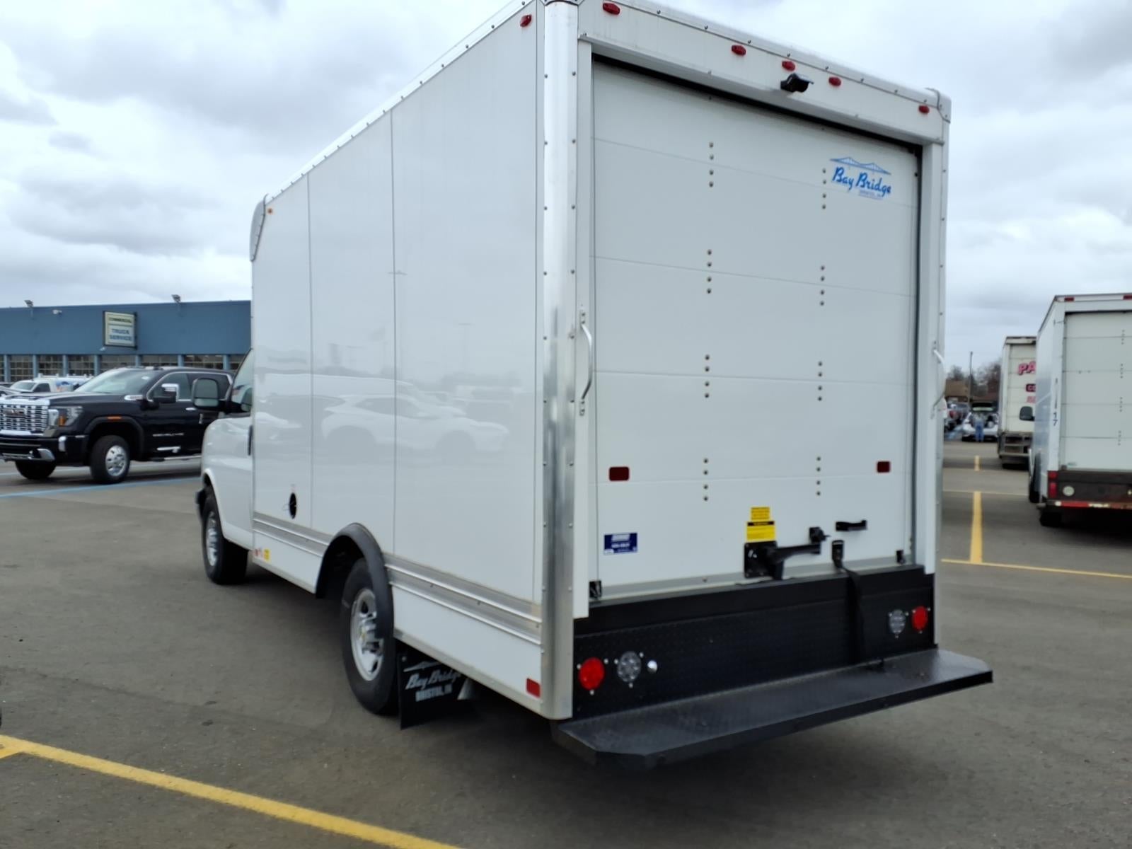 2025 Chevrolet Express Cargo WT