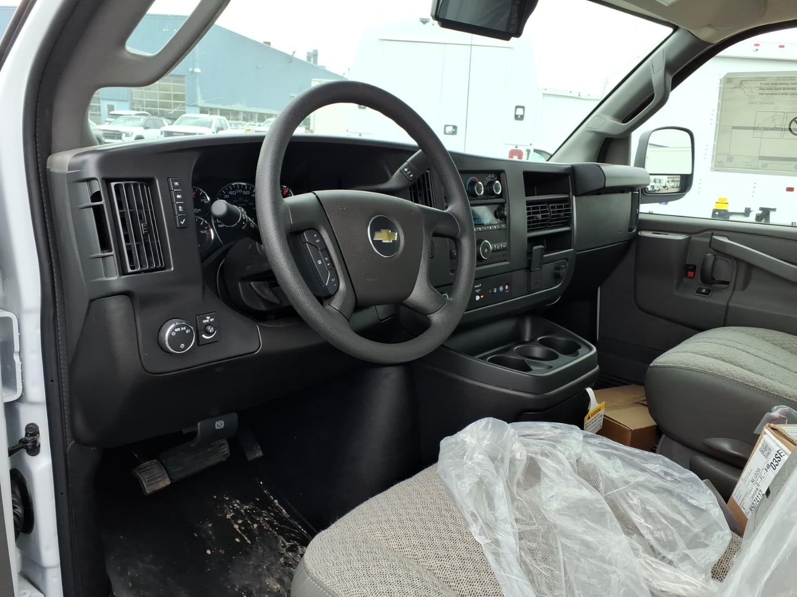 2025 Chevrolet Express Cargo WT