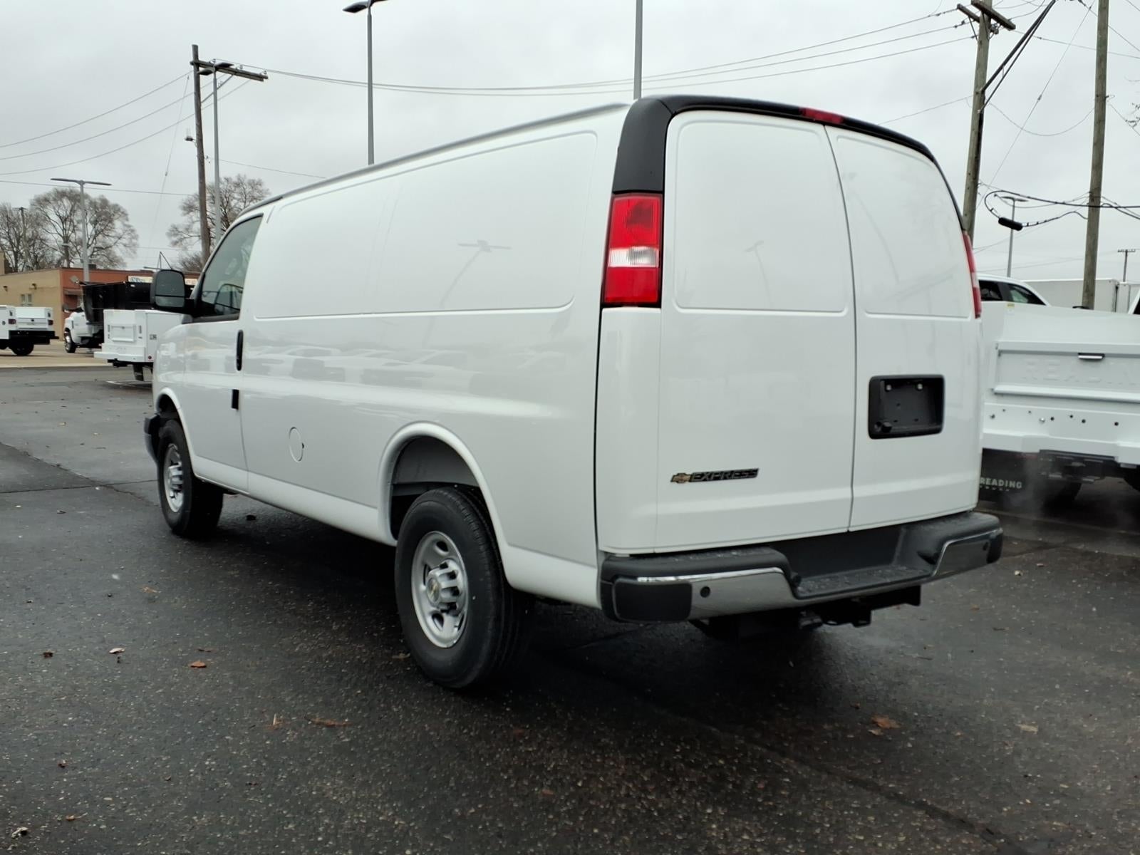 2025 Chevrolet Express Cargo WT