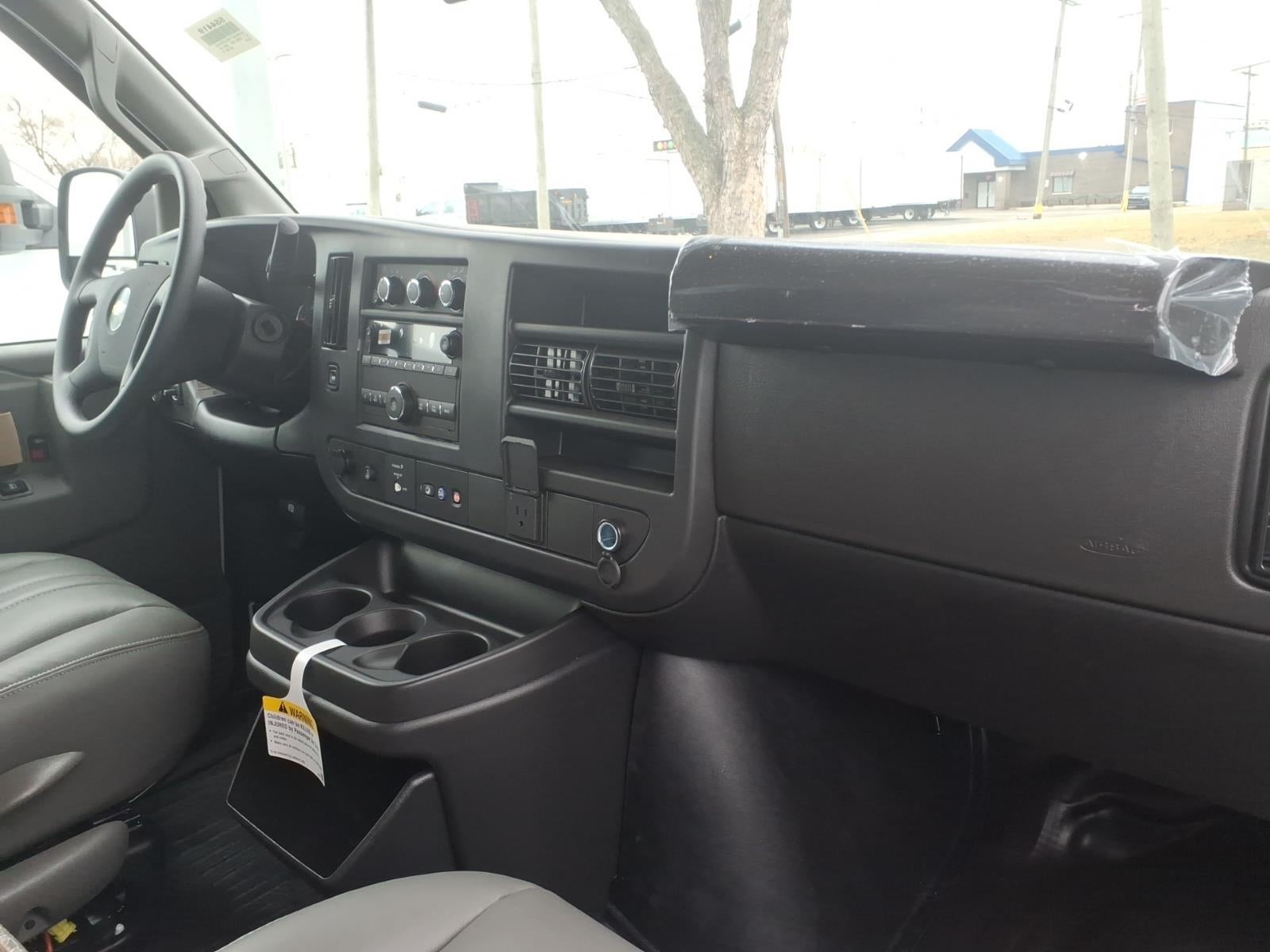 2025 Chevrolet Express Cargo WT