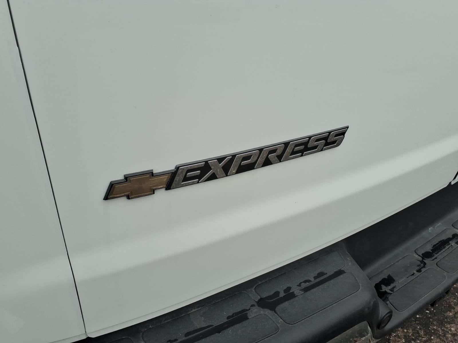 2025 Chevrolet Express Cargo WT