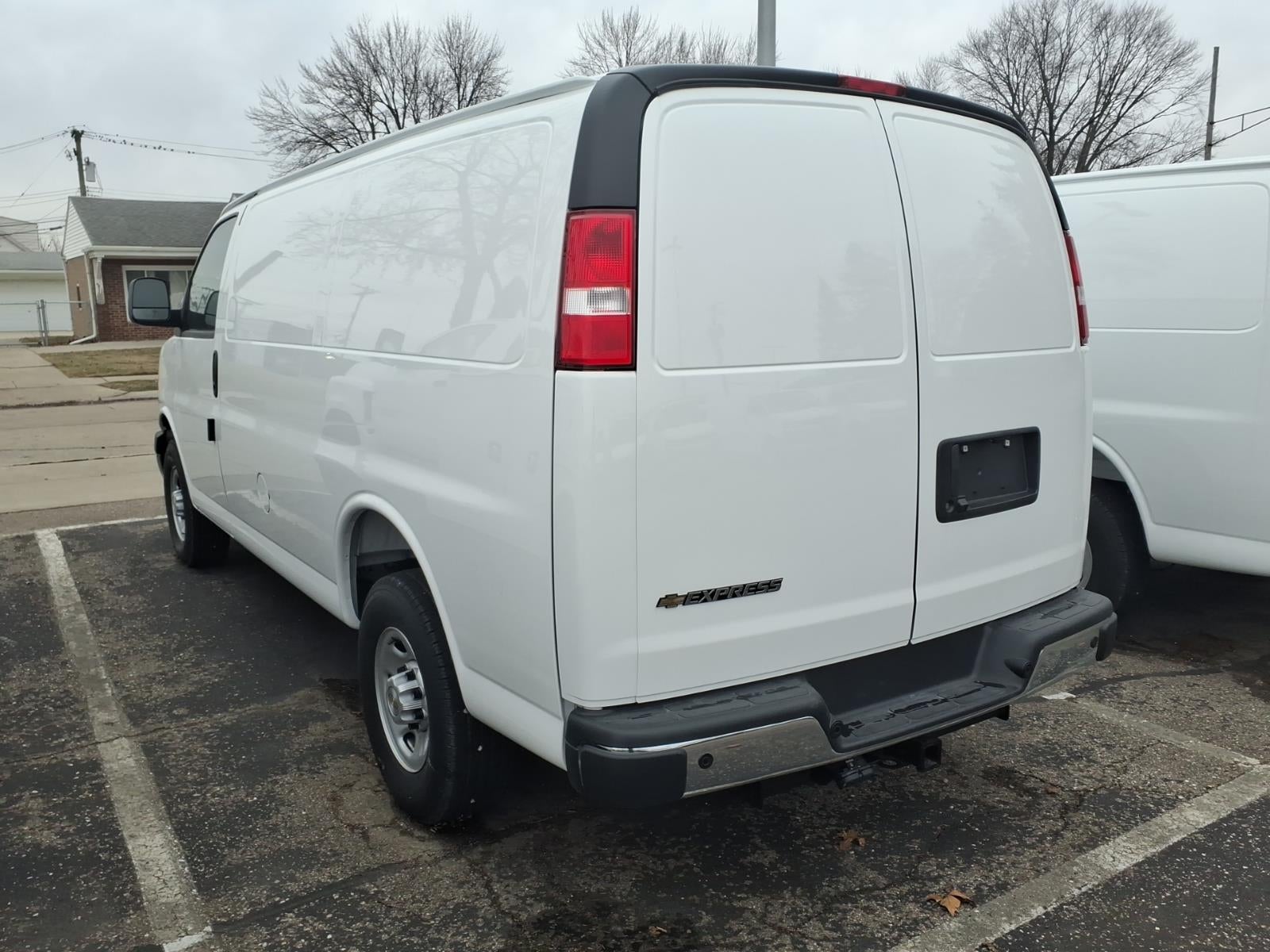2025 Chevrolet Express Cargo WT