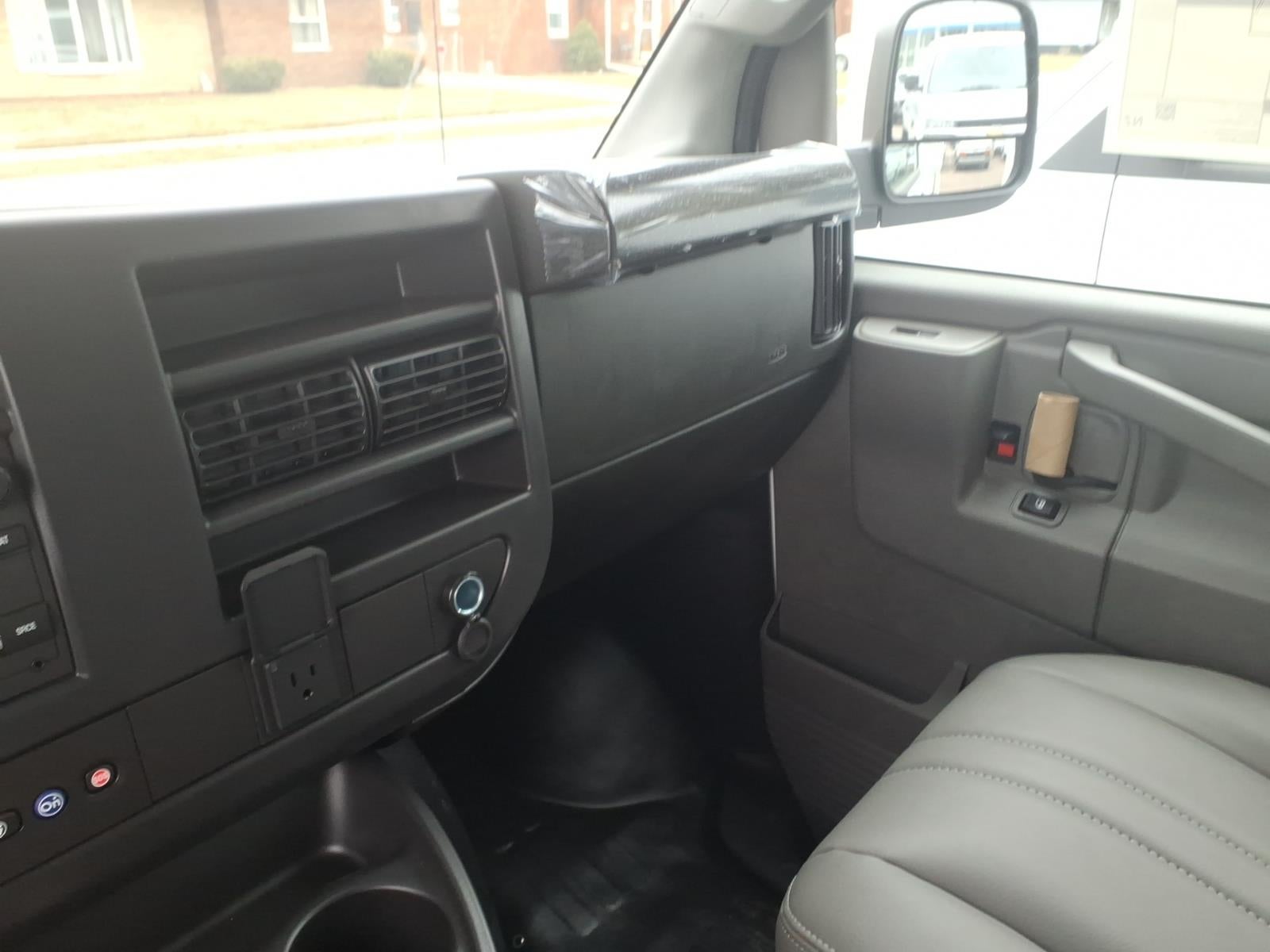 2025 Chevrolet Express Cargo WT