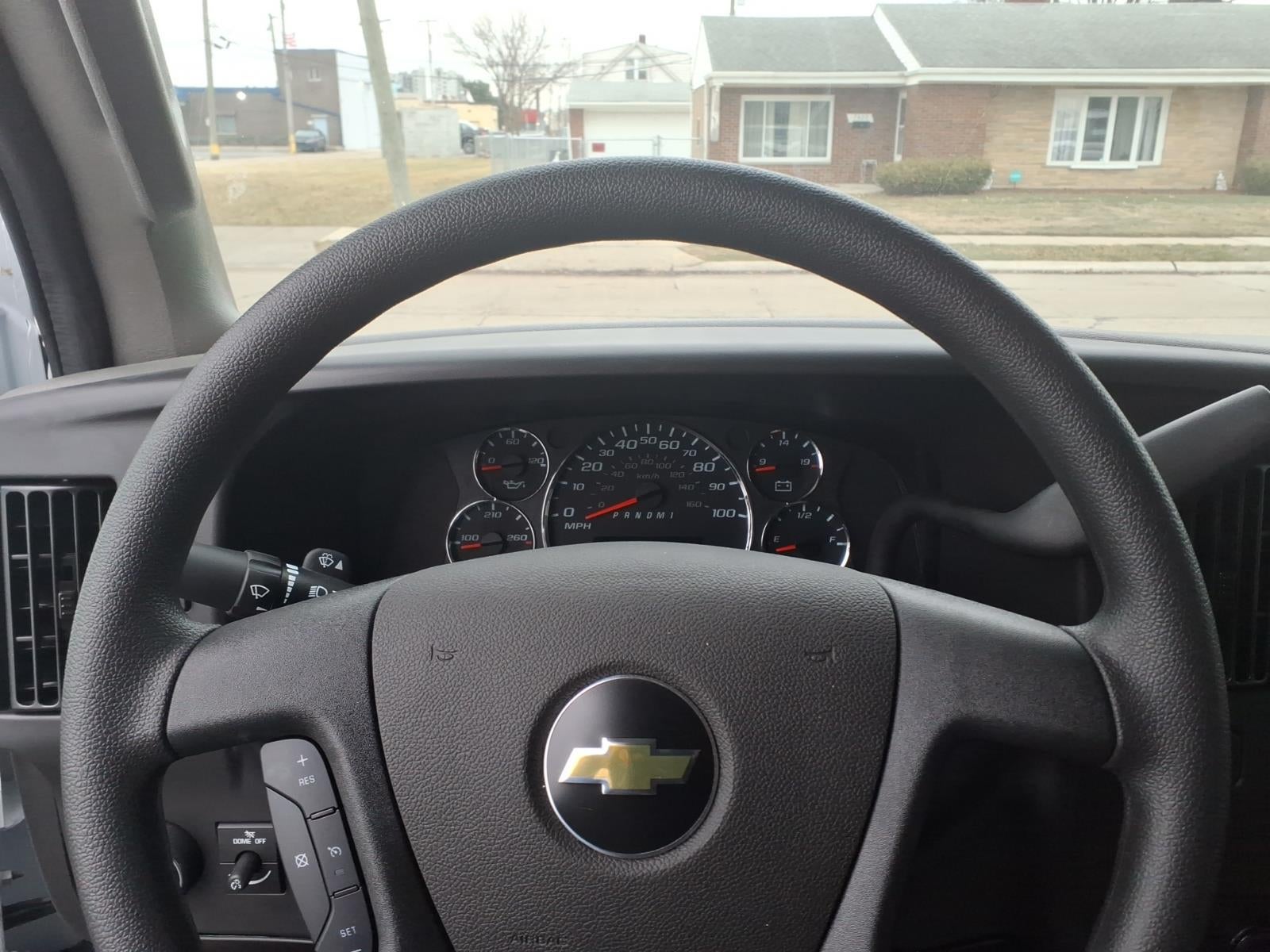 2025 Chevrolet Express Cargo WT