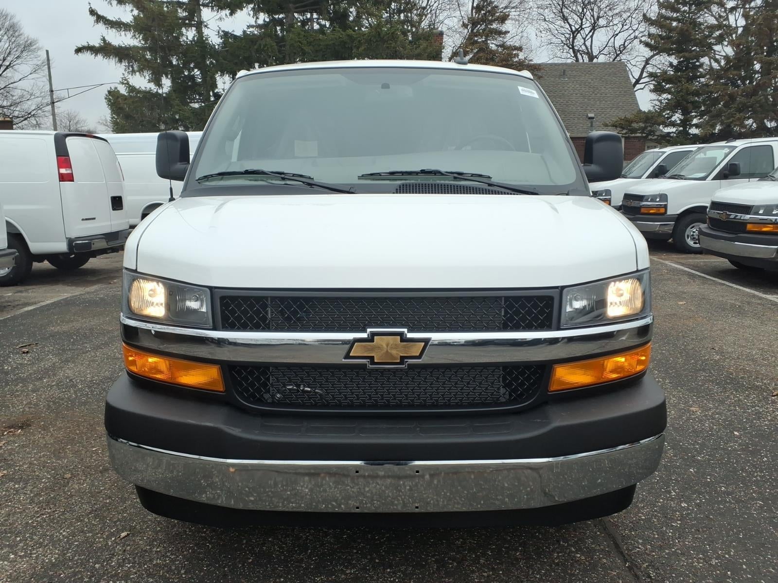 2025 Chevrolet Express Cargo WT