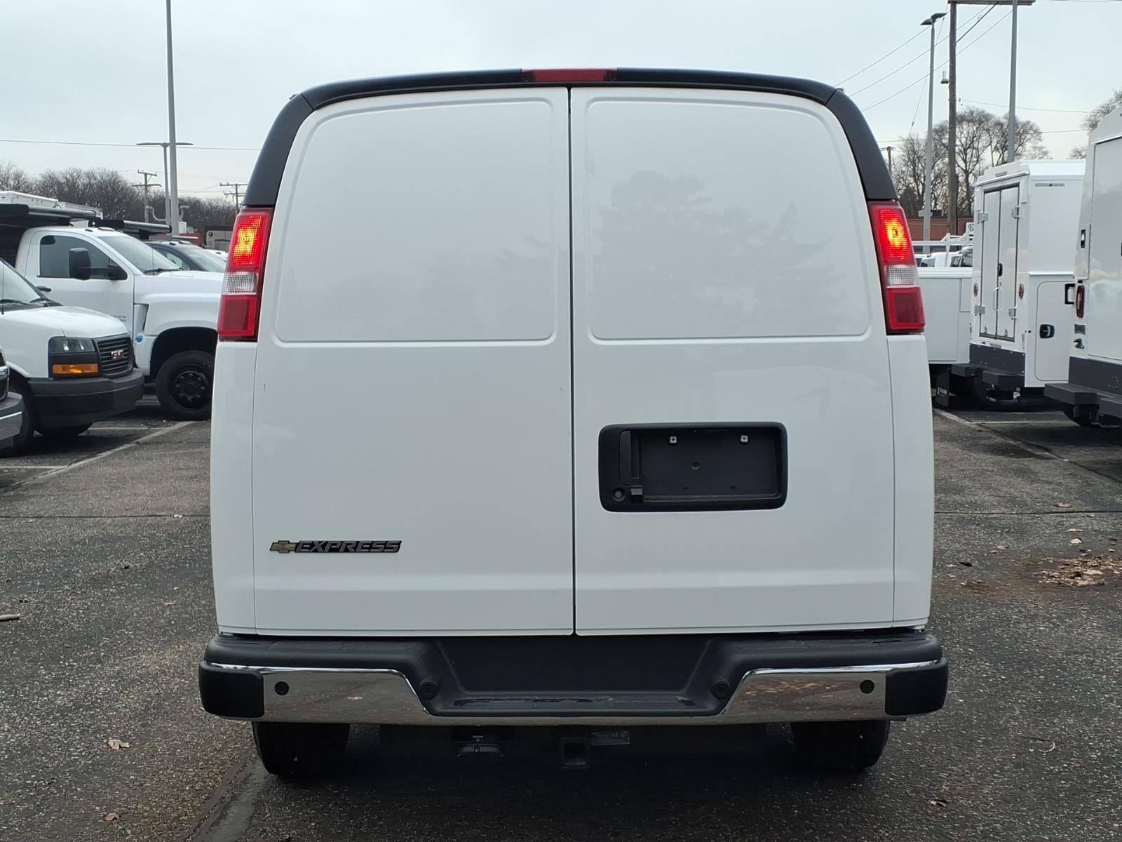 2025 Chevrolet Express Cargo WT