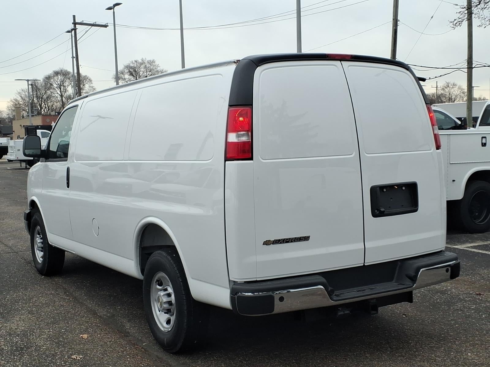 2025 Chevrolet Express Cargo WT
