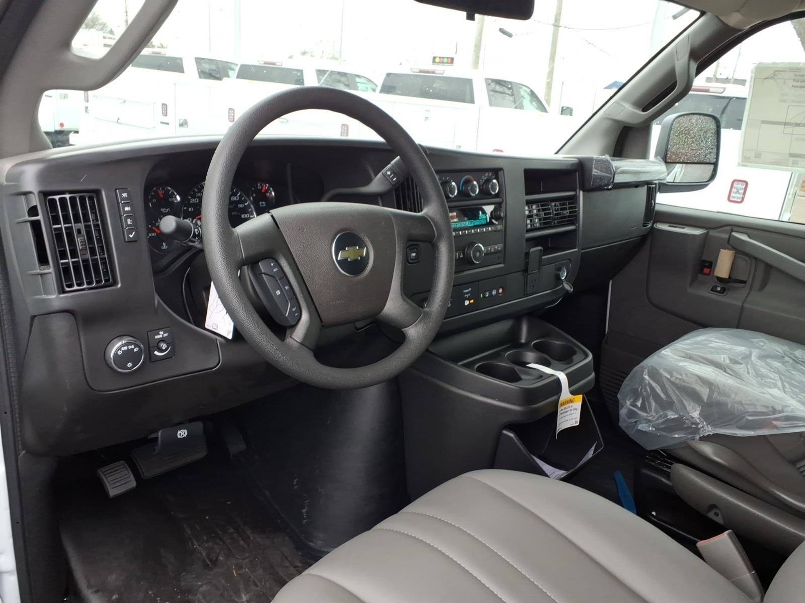 2025 Chevrolet Express Cargo WT
