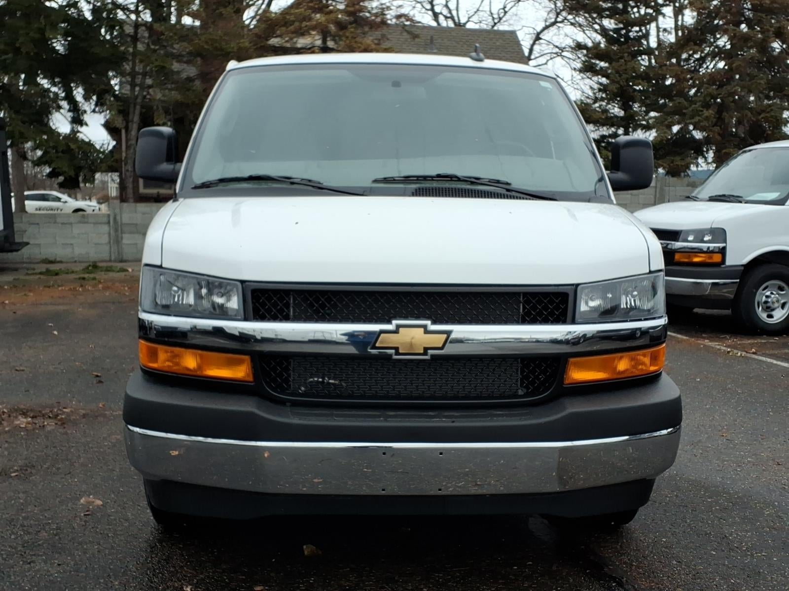 2025 Chevrolet Express Cargo WT