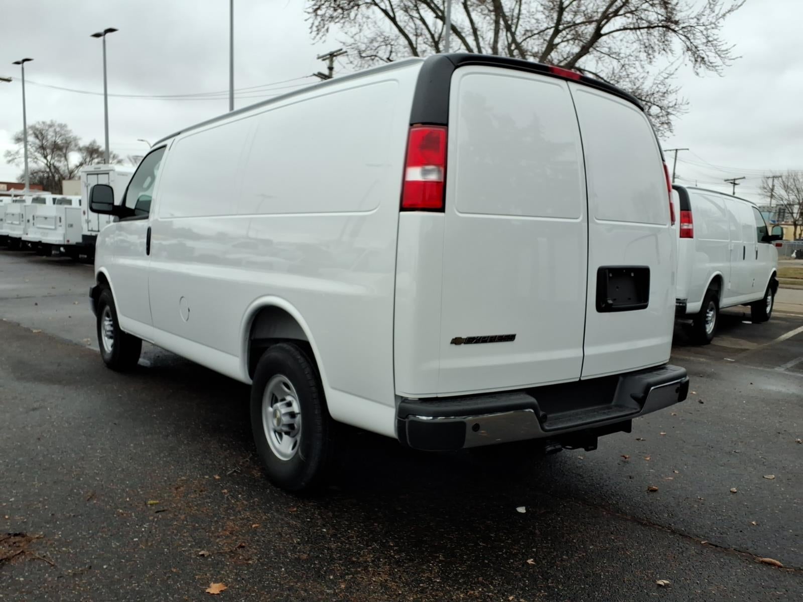 2025 Chevrolet Express Cargo WT