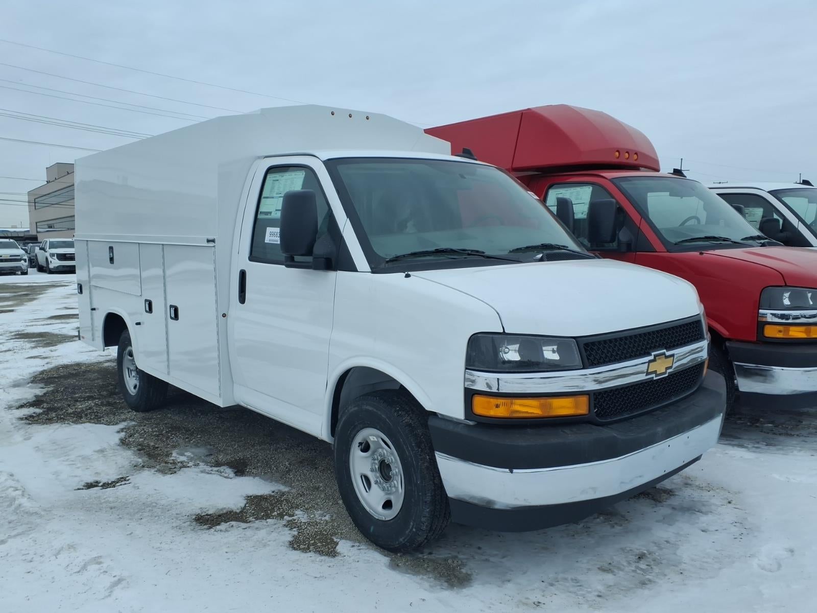 2026 Chevrolet Express Cutaway 3500 1WT