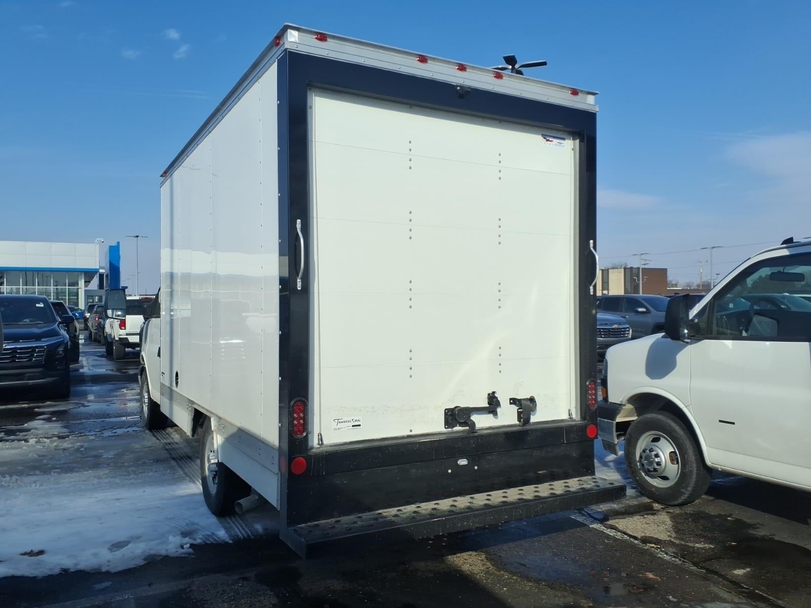 2025 Chevrolet Express Cutaway 3500 1WT