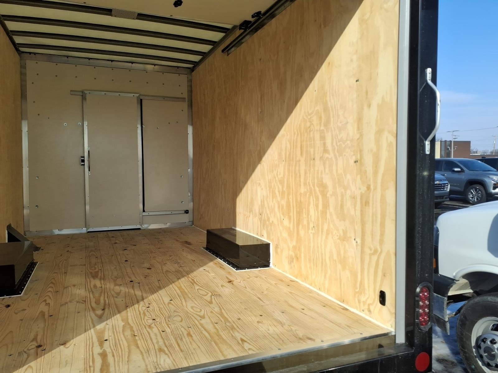 2025 Chevrolet Express Cutaway 3500 1WT