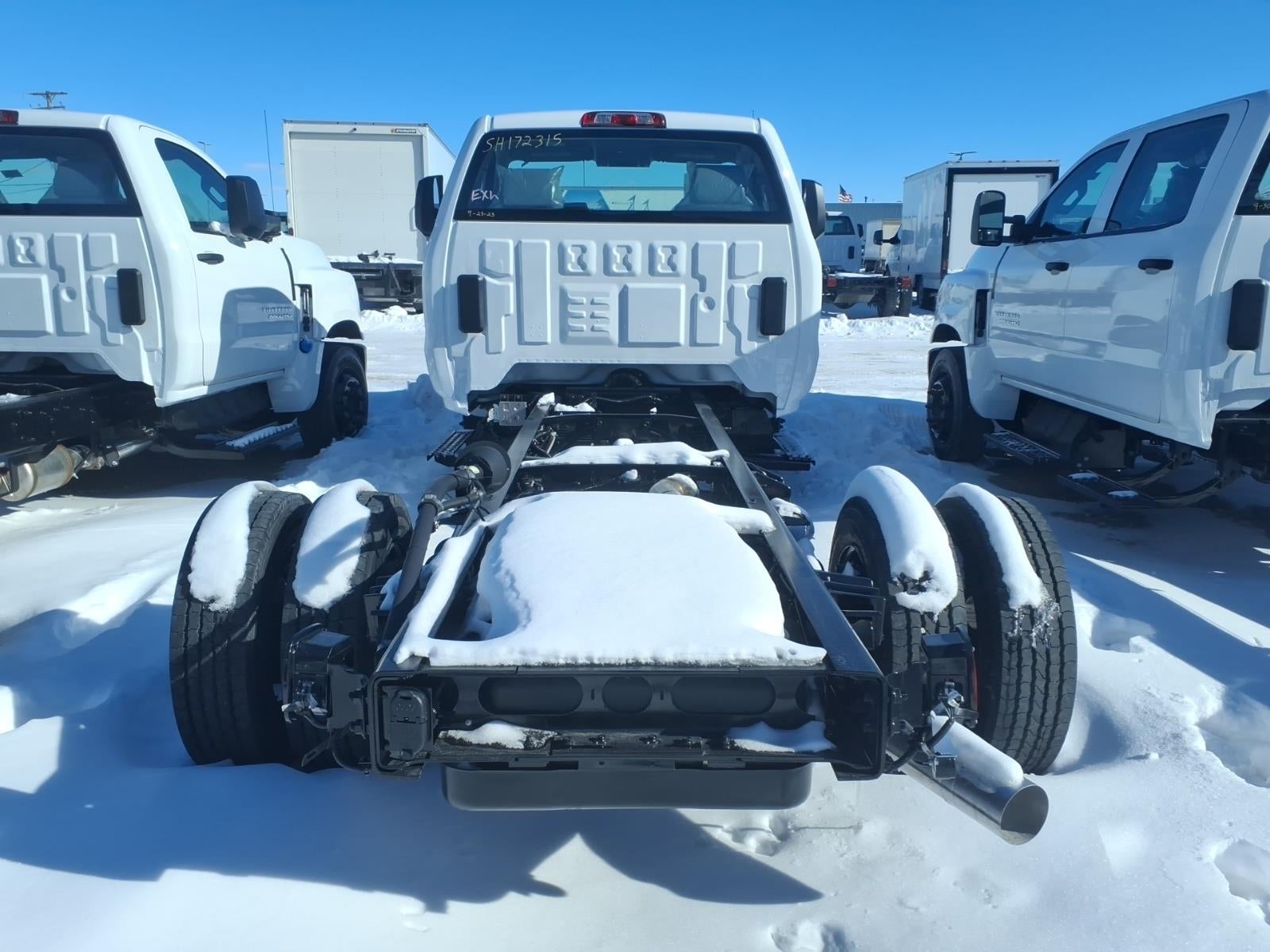 2025 Chevrolet Express Cutaway 3500 1WT
