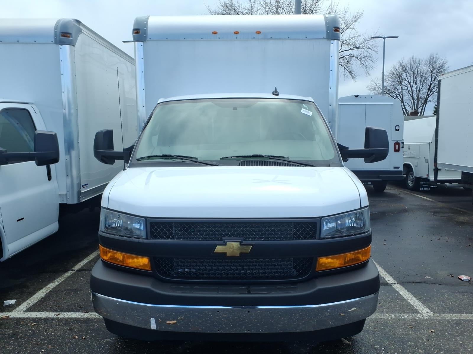 2025 Chevrolet Express Cutaway 3500 1WT