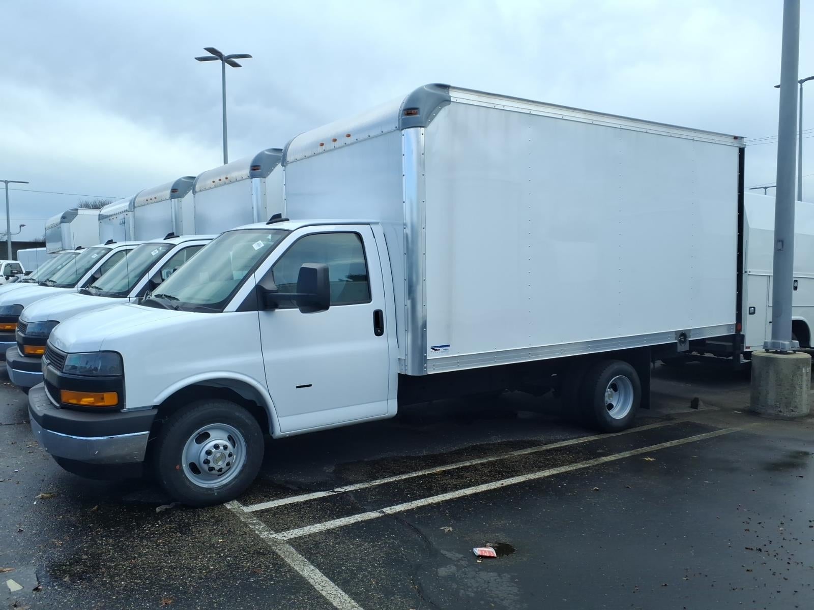 2025 Chevrolet Express Cutaway 3500 1WT